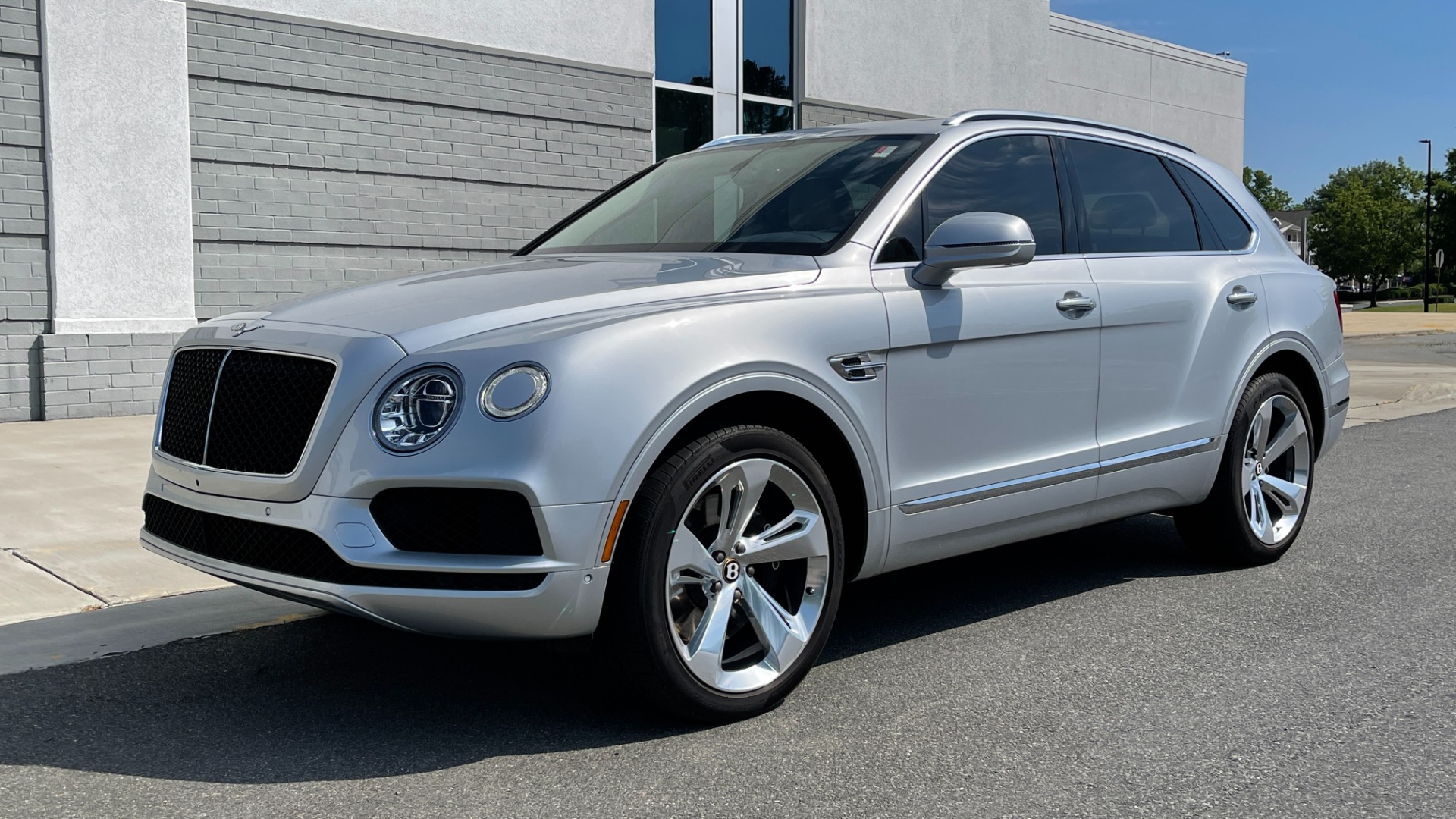 2019 Bentley Bentayga V8 Wallpapers