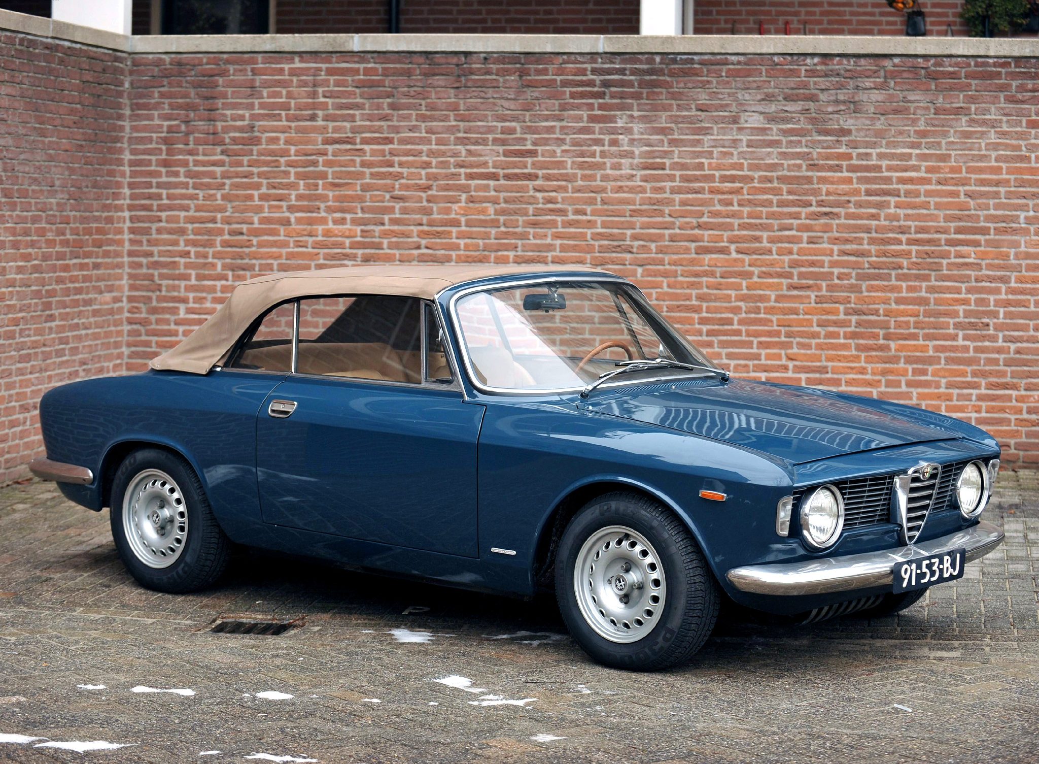 Alfa Romeo 1300 Sprint Wallpapers