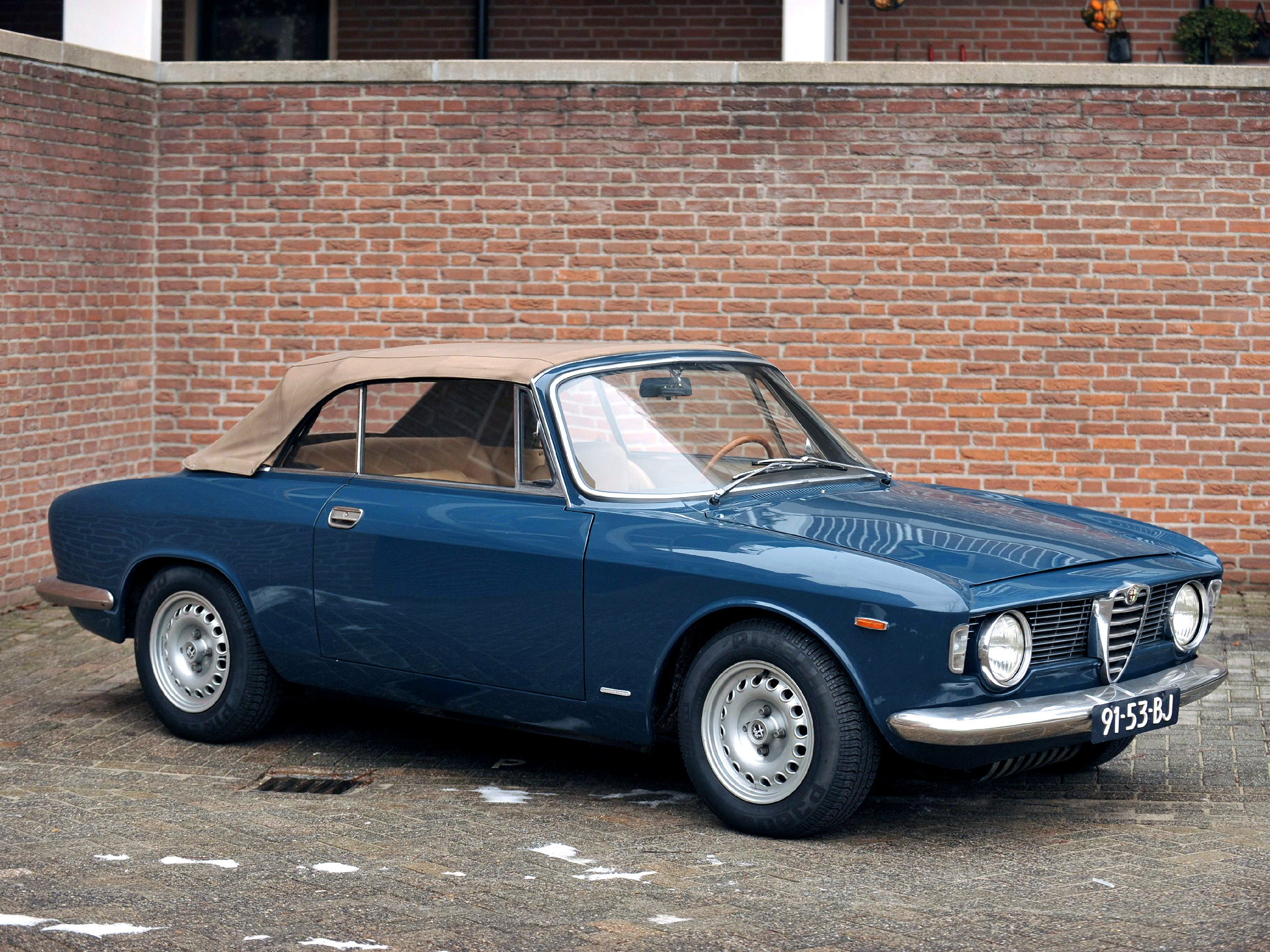 Alfa Romeo Giulia Sprint Gt Wallpapers