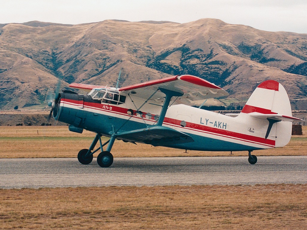 Antonov An-2 Wallpapers