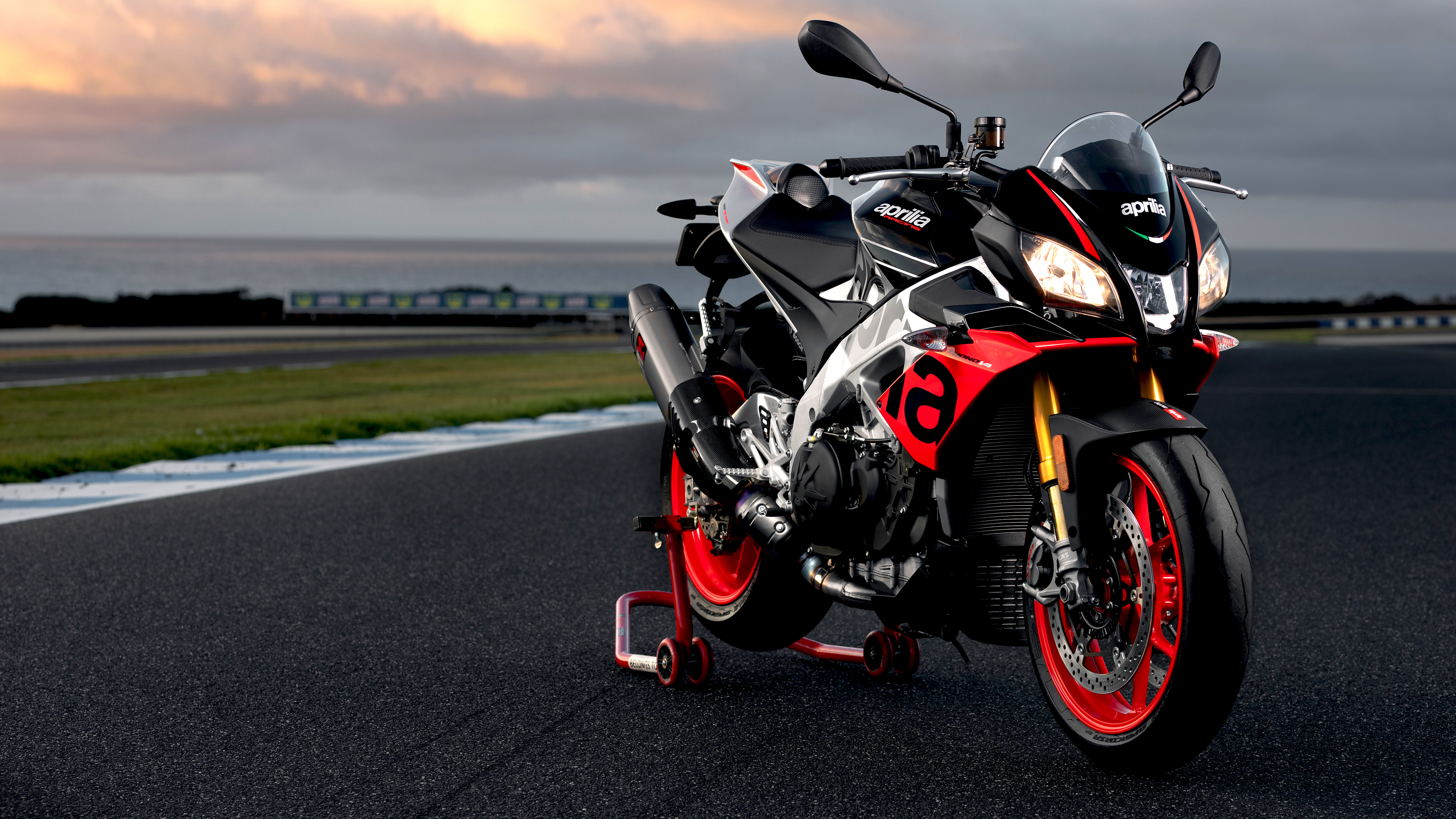 Aprilia Tuono V4 1100 Factory Wallpapers