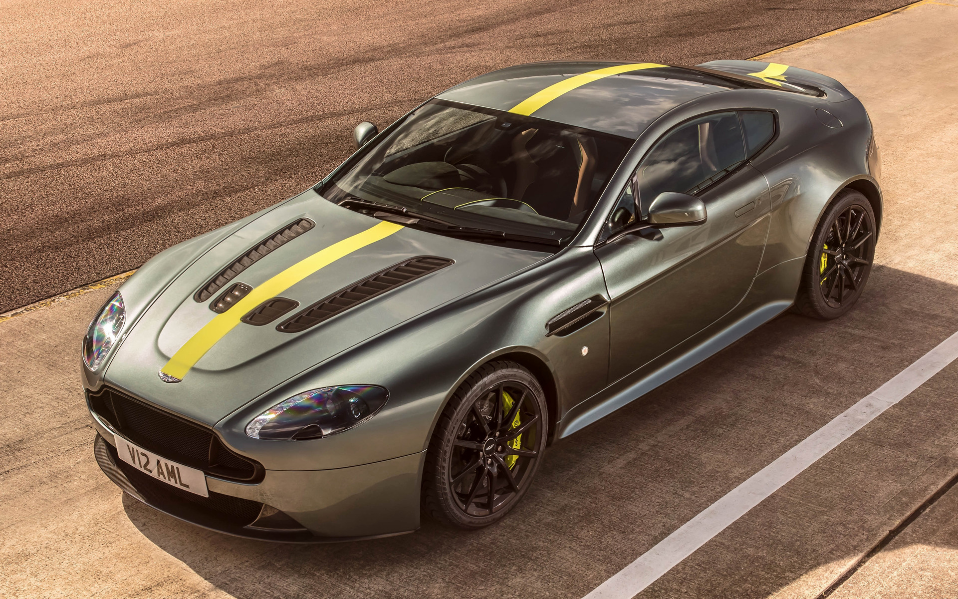 Aston Martin V12 Vantage Wallpapers