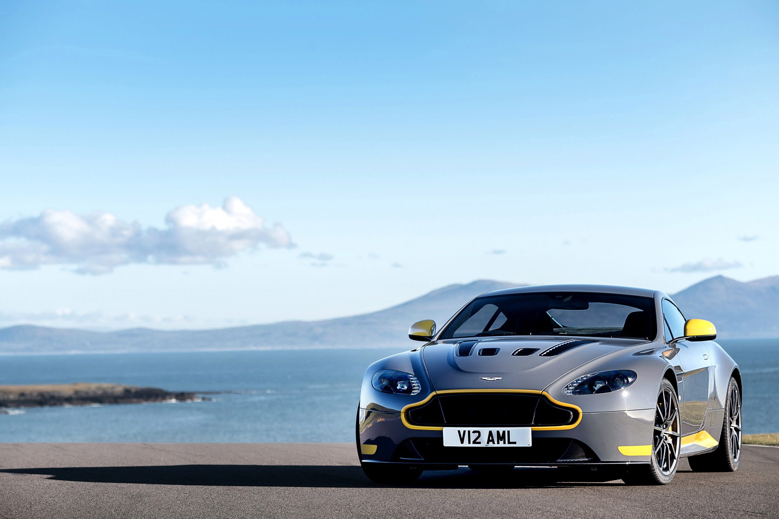 Aston Martin V12 Vantage Wallpapers