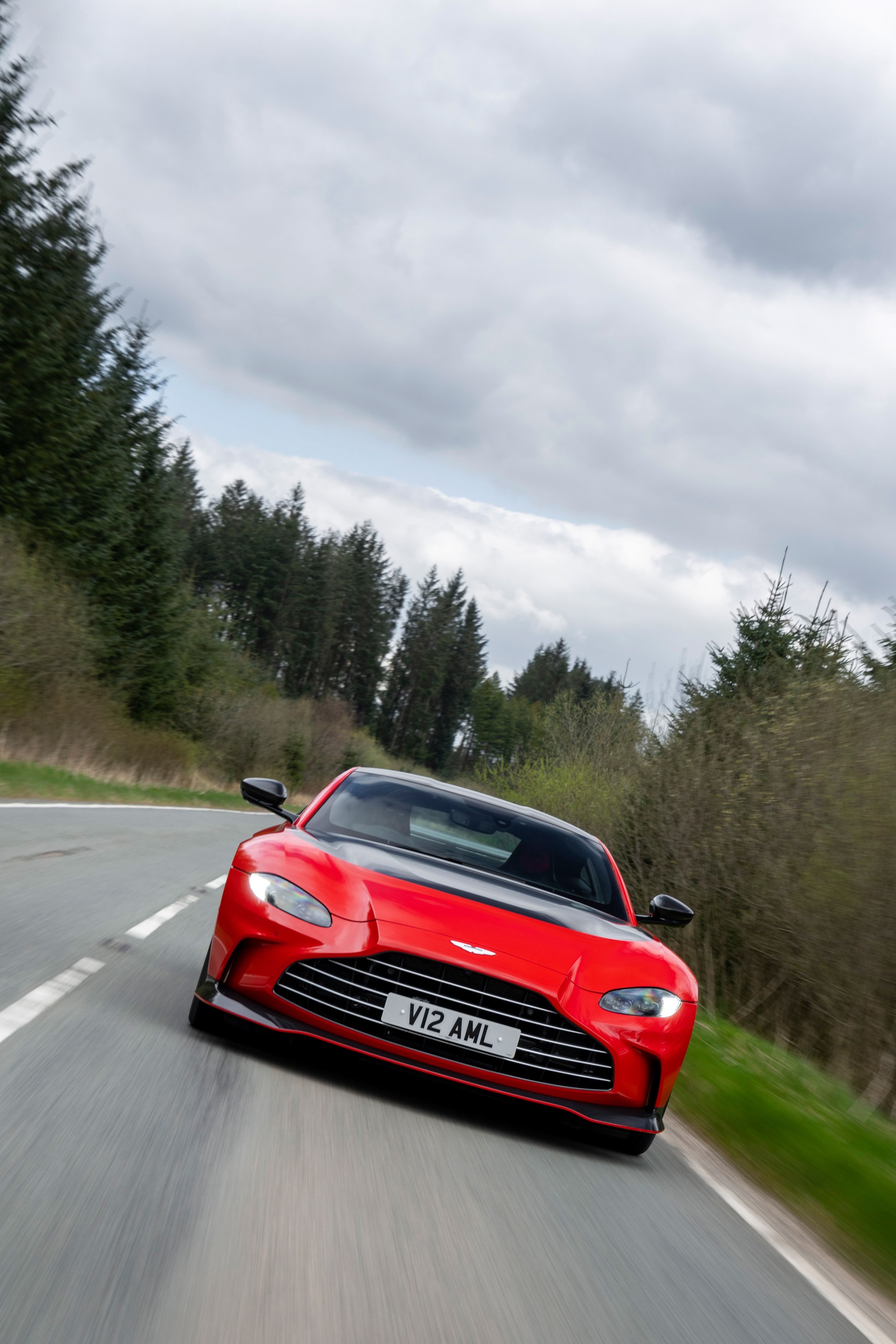 Aston Martin V12 Vantage Wallpapers