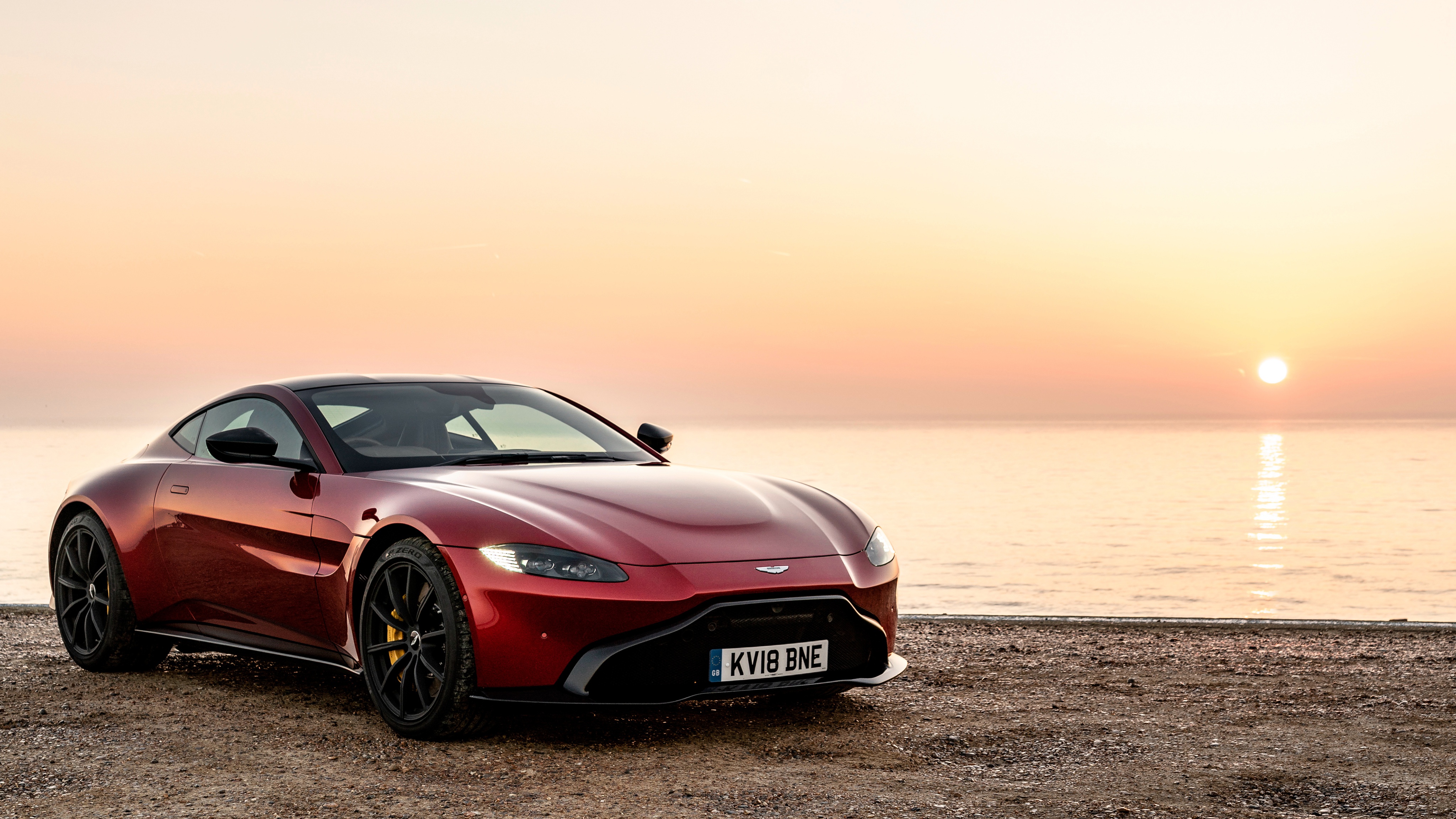 Aston Martin V8 Wallpapers