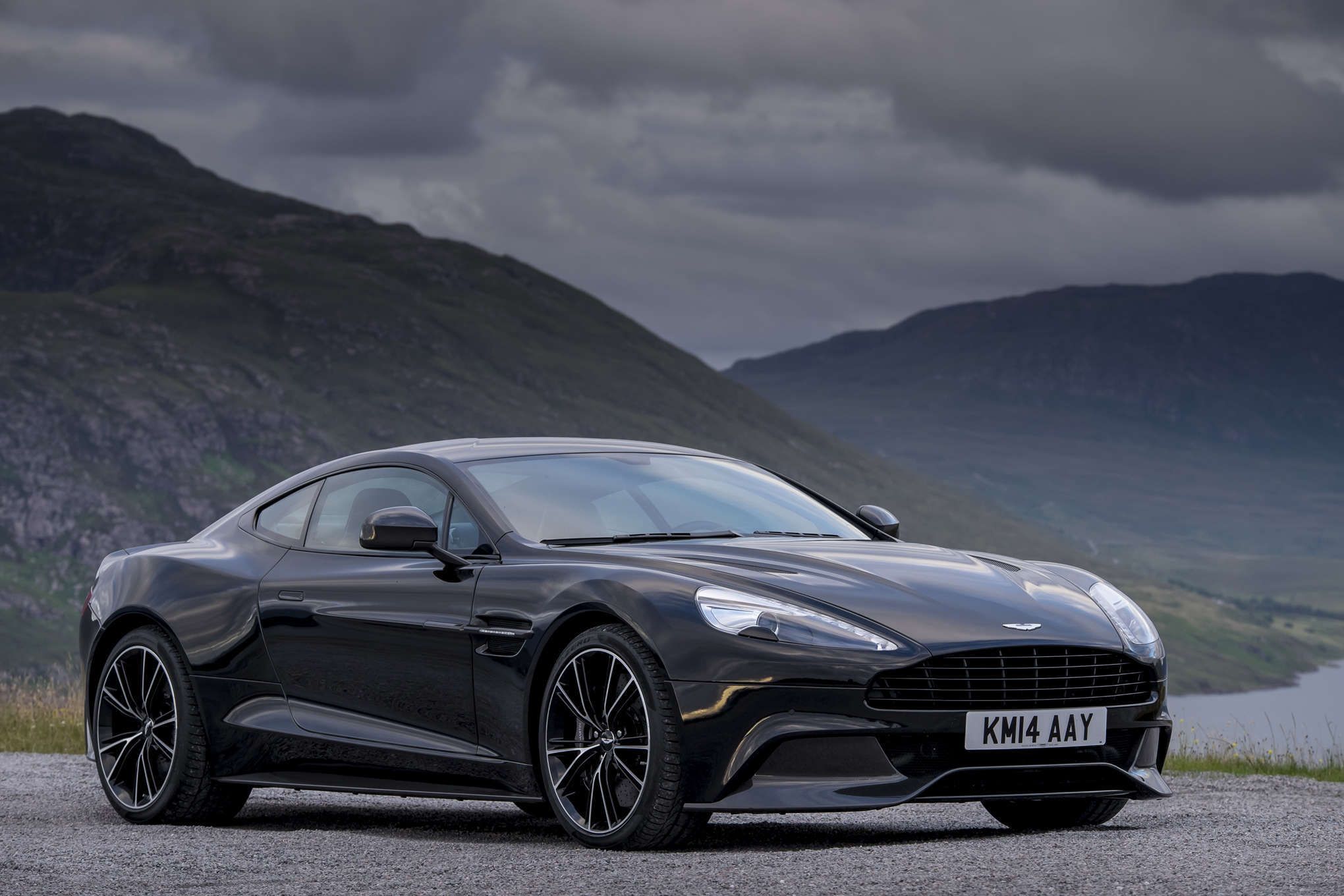 Aston Martin Vanquish 2018 Wallpapers