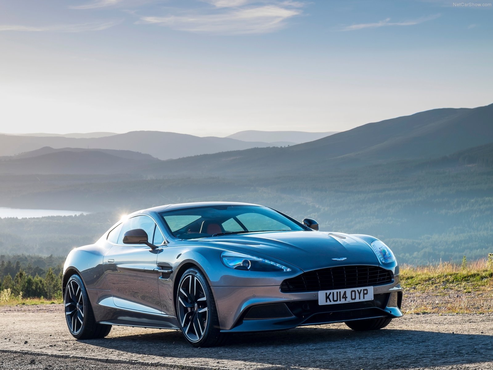 Aston Martin Vanquish 2018 Wallpapers