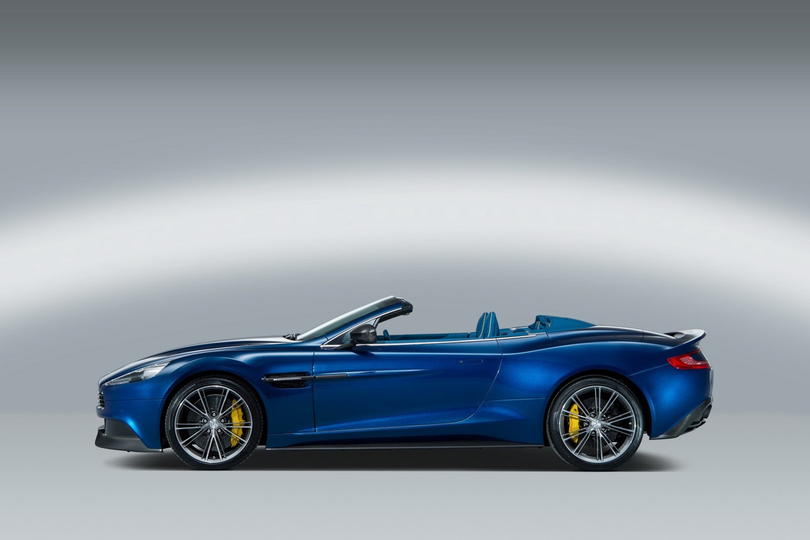 Aston Martin Vanquish Volante Wallpapers