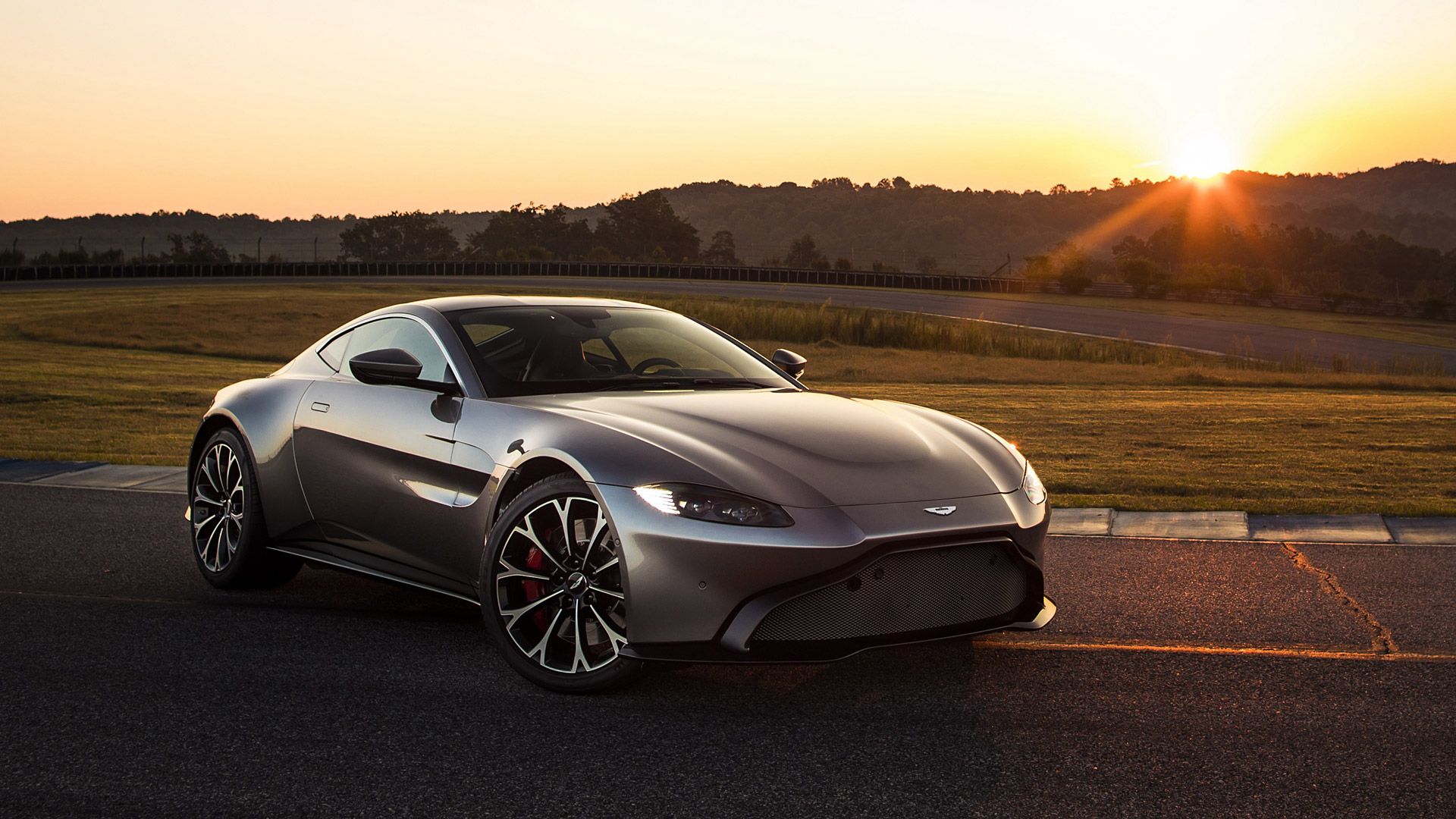 Aston Martin Vantage Wallpapers