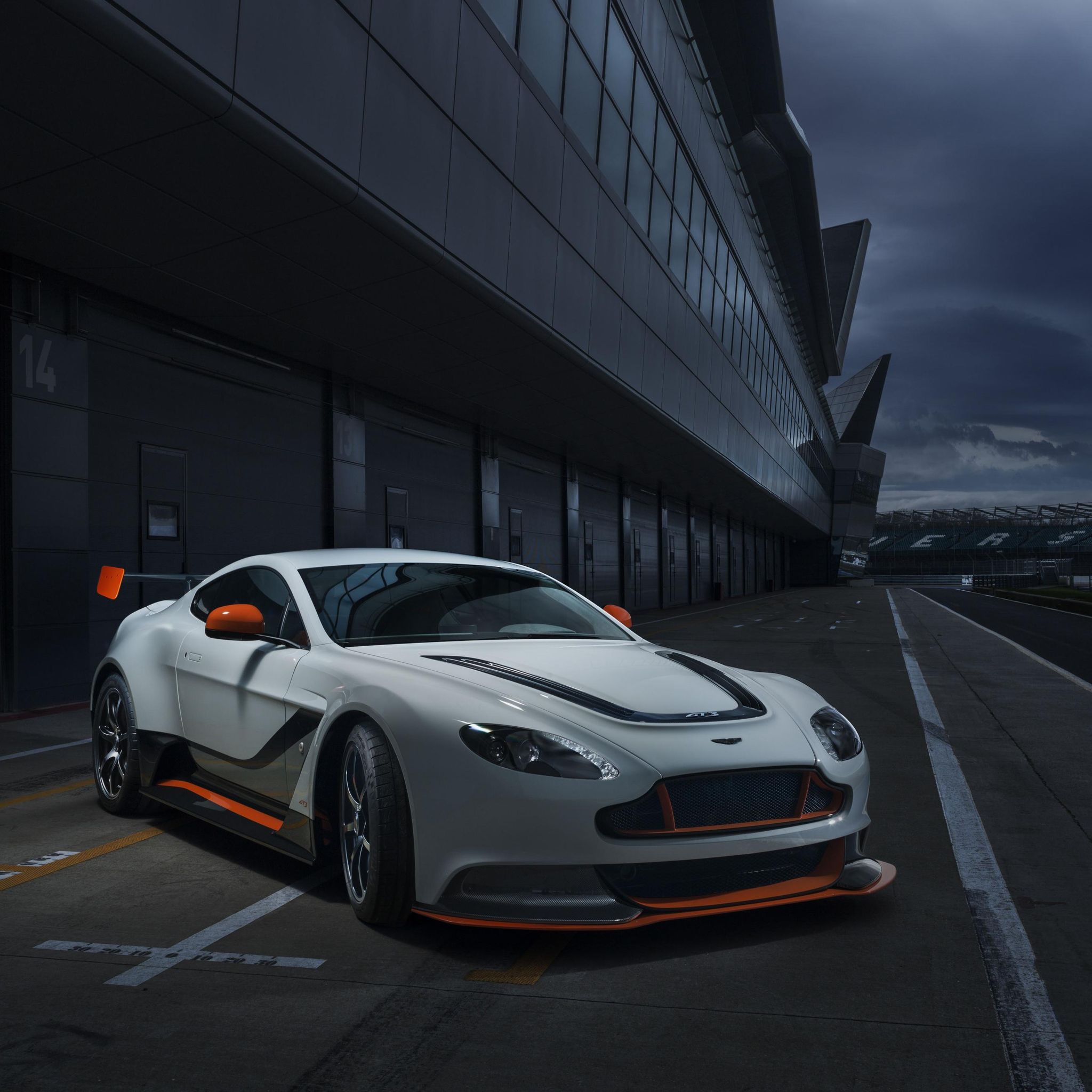 Aston Martin Vantage Wallpapers