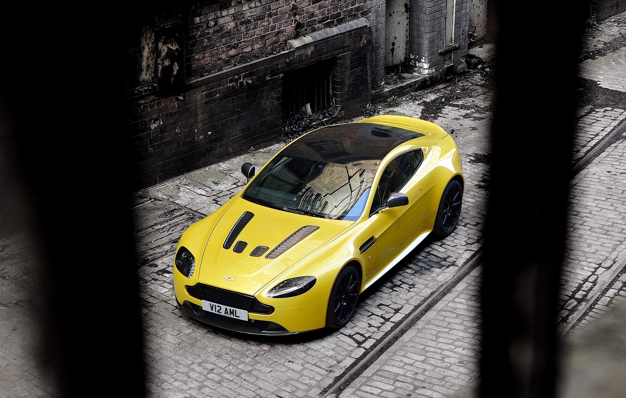 Aston Martin Vantage Wallpapers