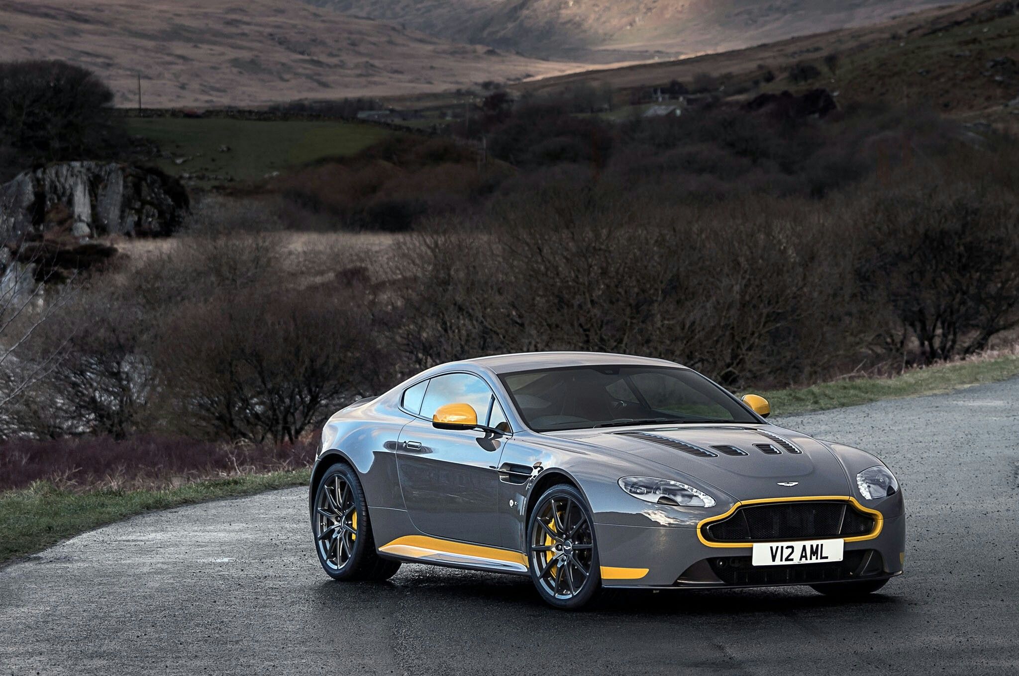 Aston Martin Vantage Wallpapers