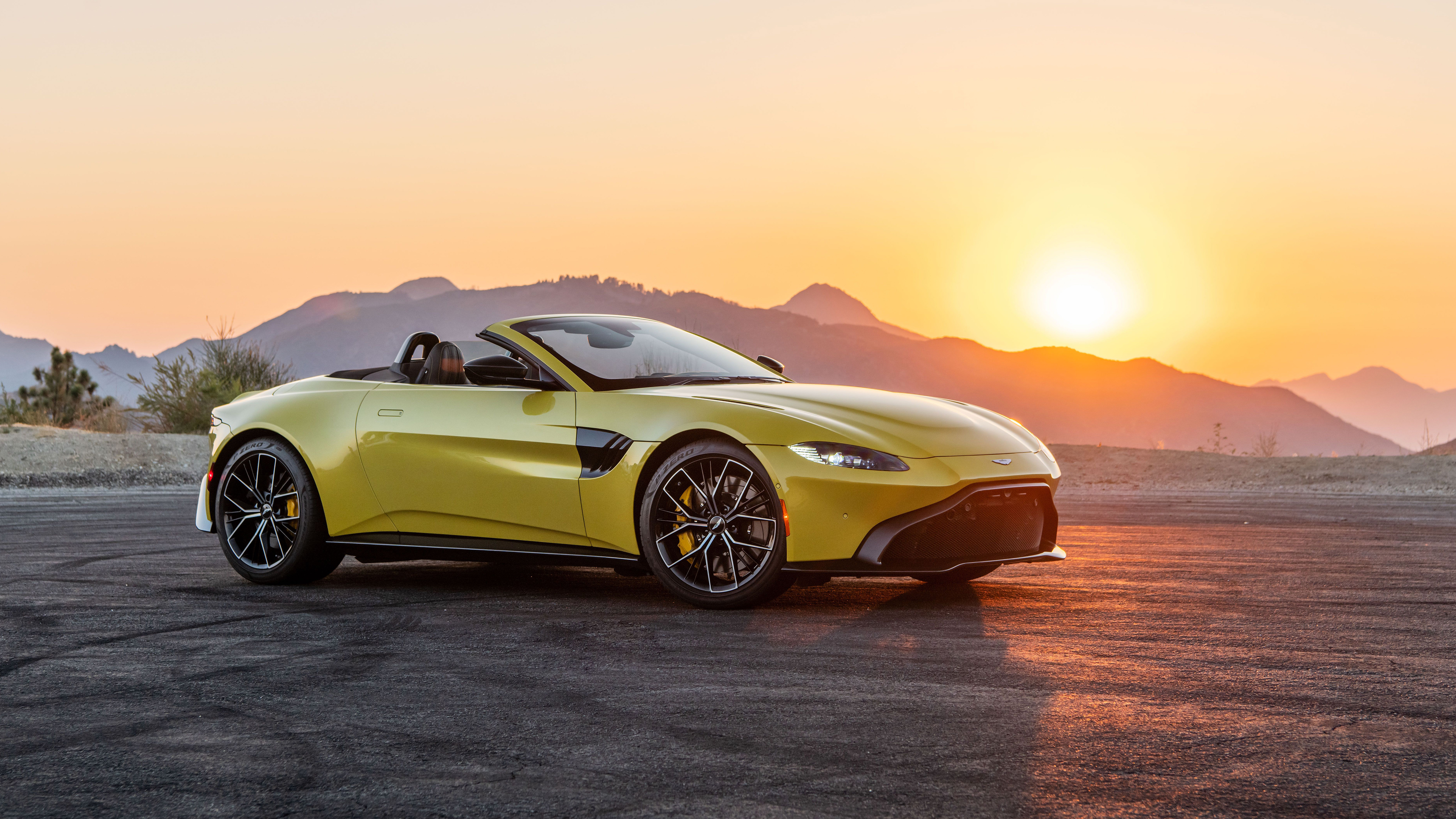 Aston Martin Vantage Wallpapers