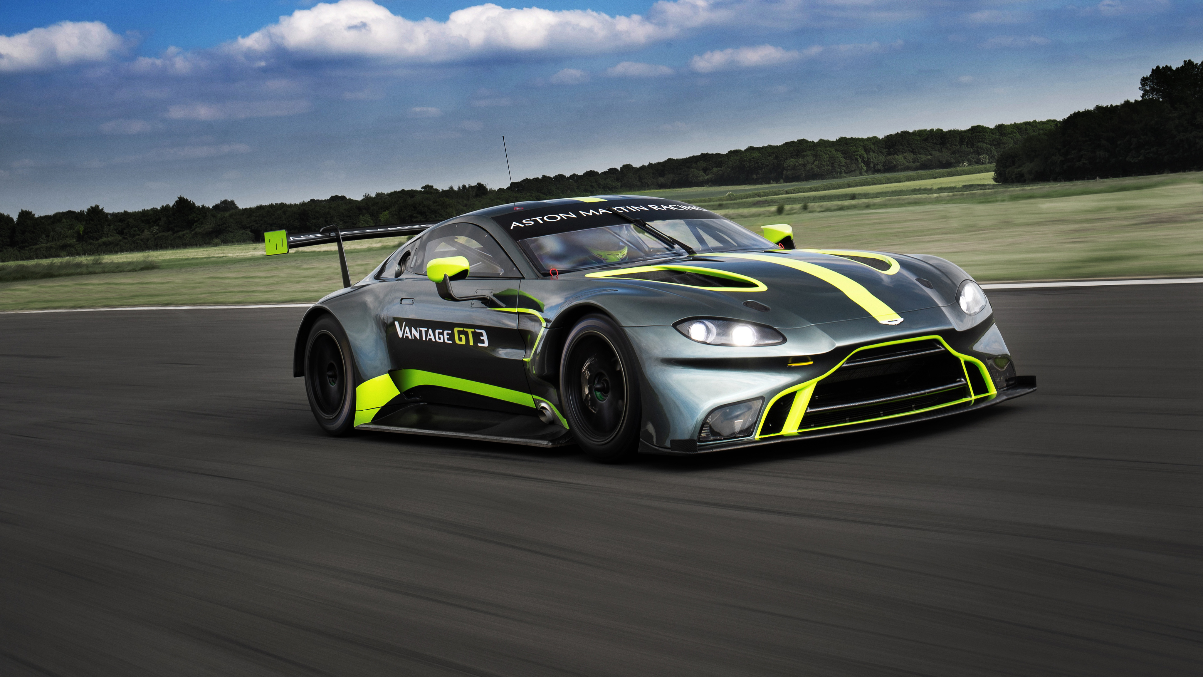 Aston Martin Vantage Wallpapers