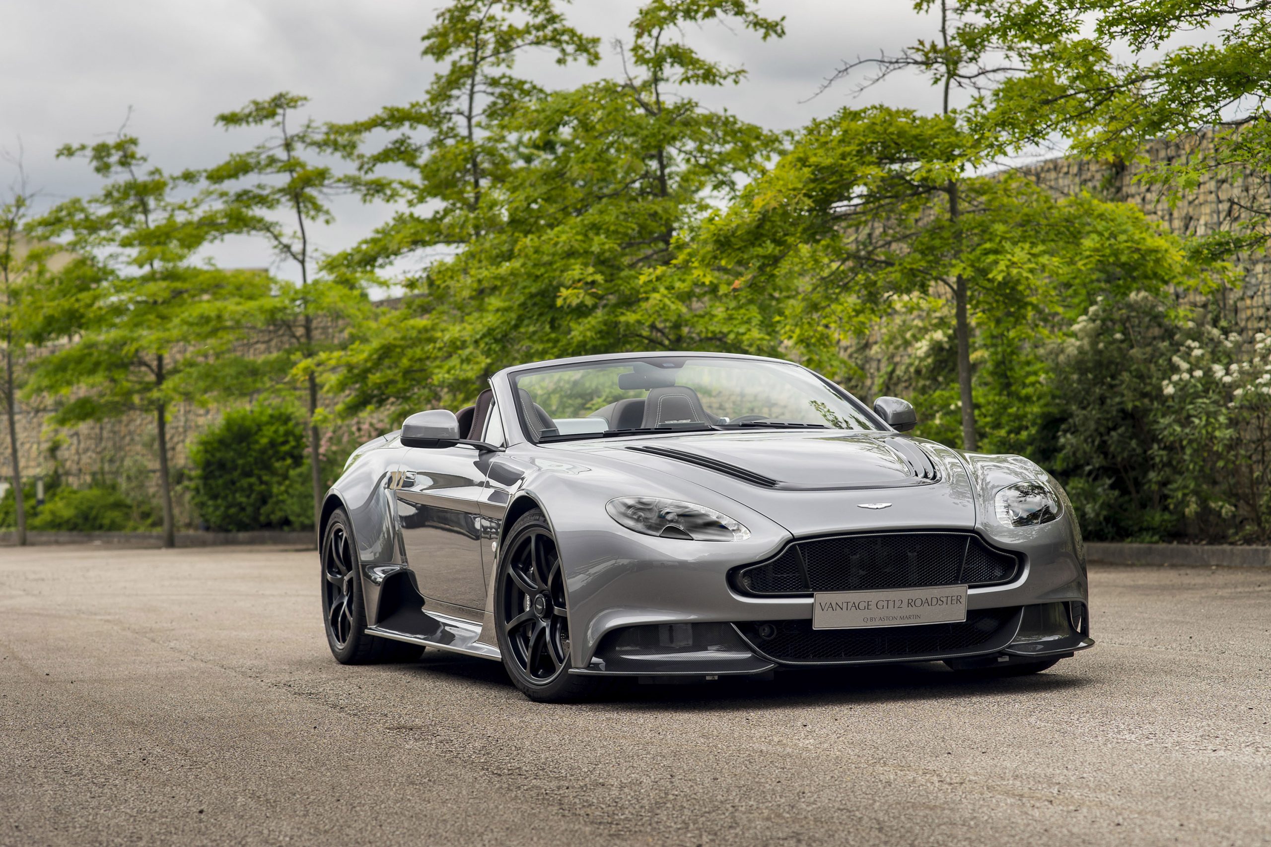 Aston Martin Vantage Gt12 Wallpapers