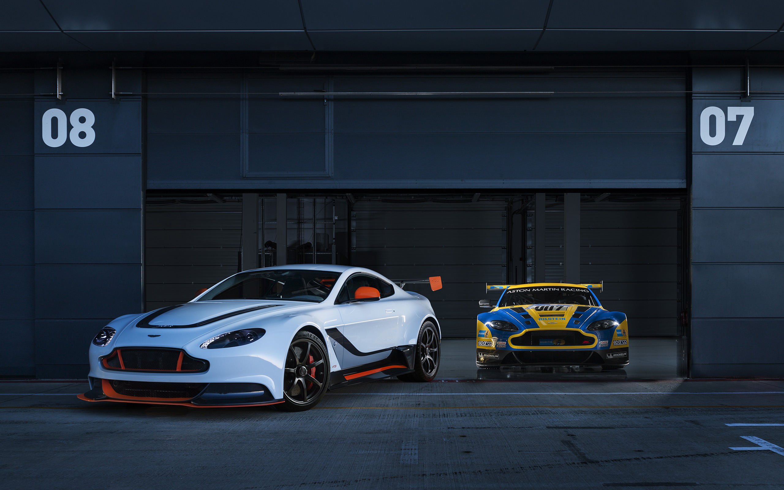 Aston Martin Vantage Gt12 Wallpapers