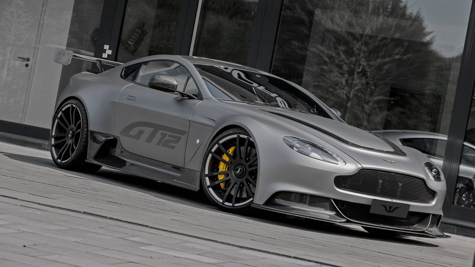 Aston Martin Vantage Gt12 Wallpapers