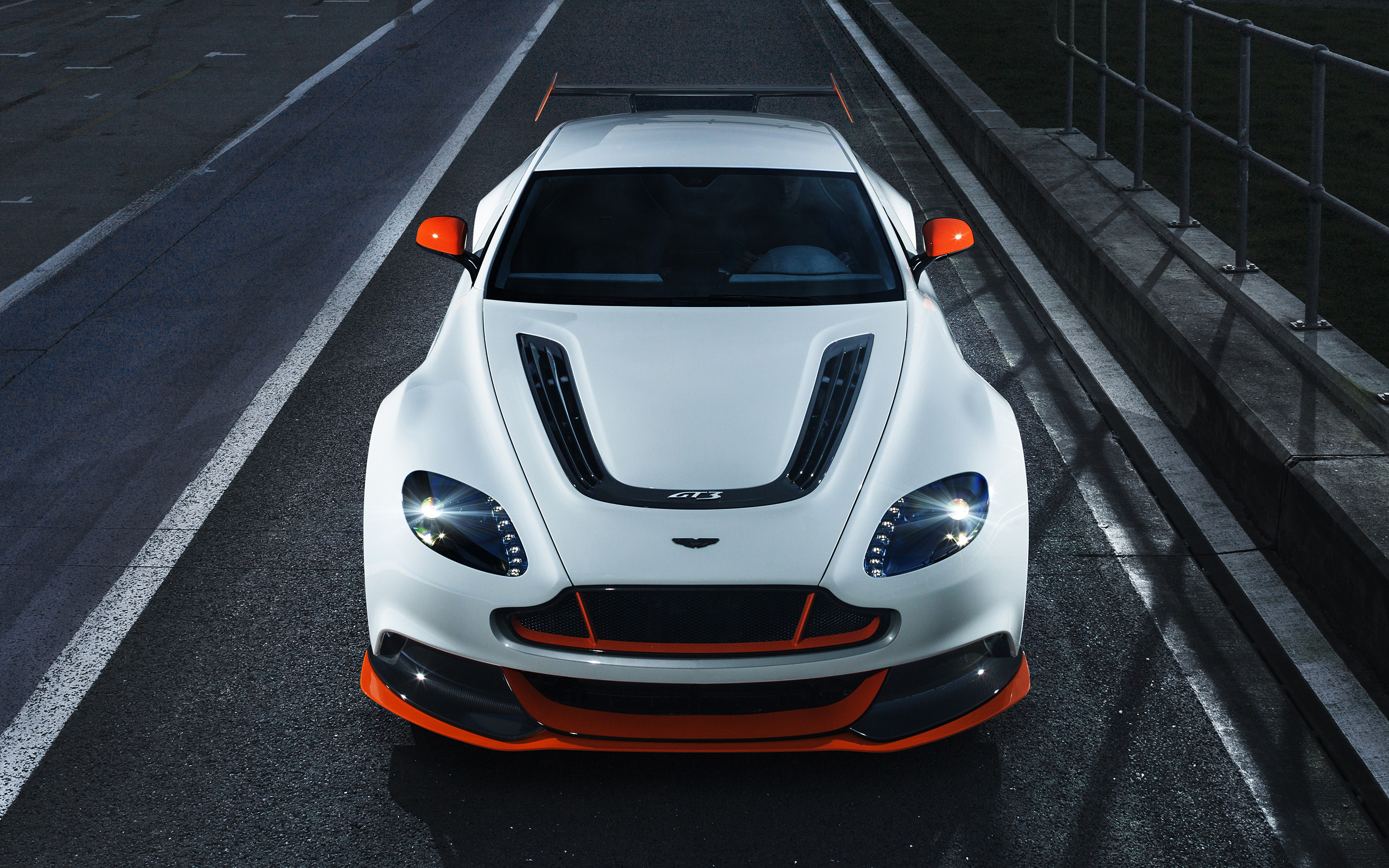 Aston Martin Vantage Gt12 Wallpapers