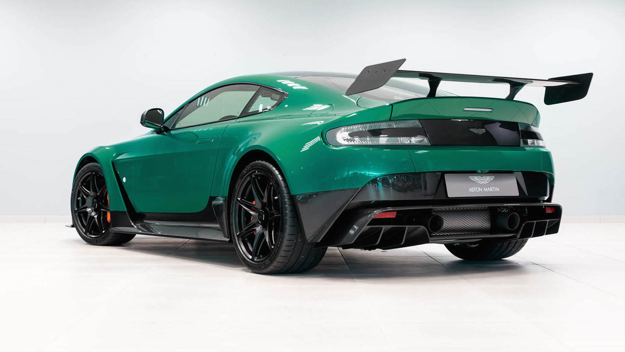 Aston Martin Vantage Gt12 Wallpapers