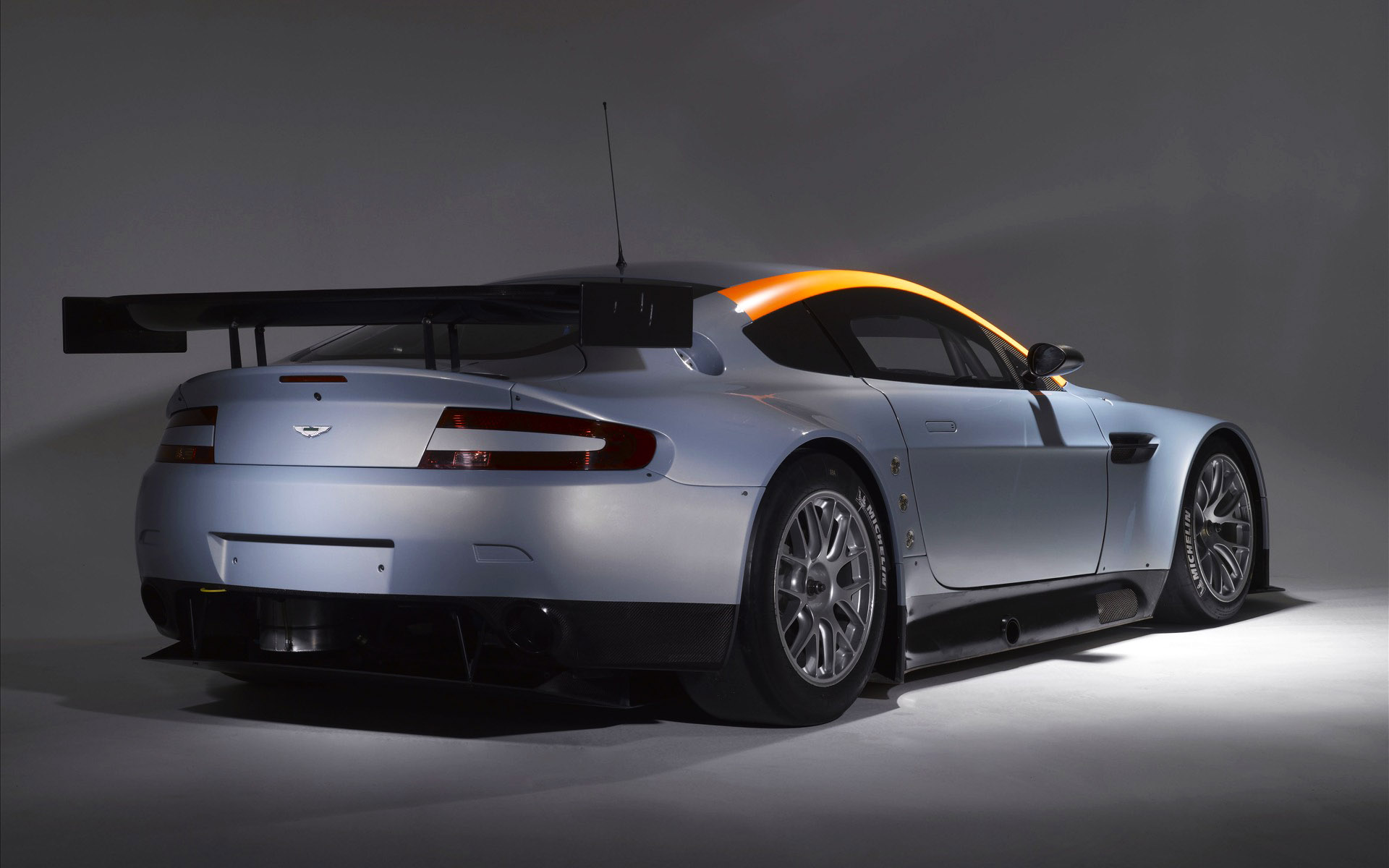 Aston Martin Vantage Gt2 Wallpapers