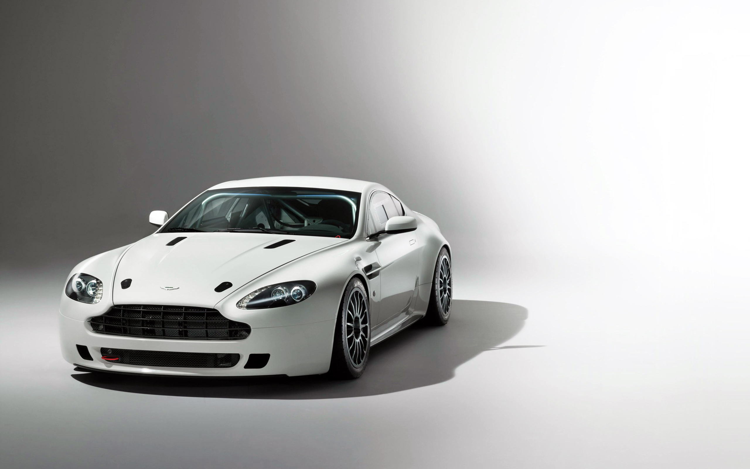 Aston Martin Vantage Gt8 Wallpapers