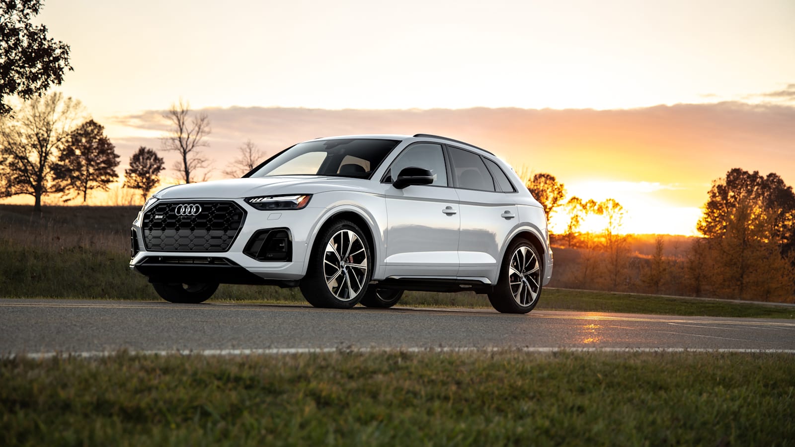 Audi Q5 Plug-In Hybrid S Line Wallpapers