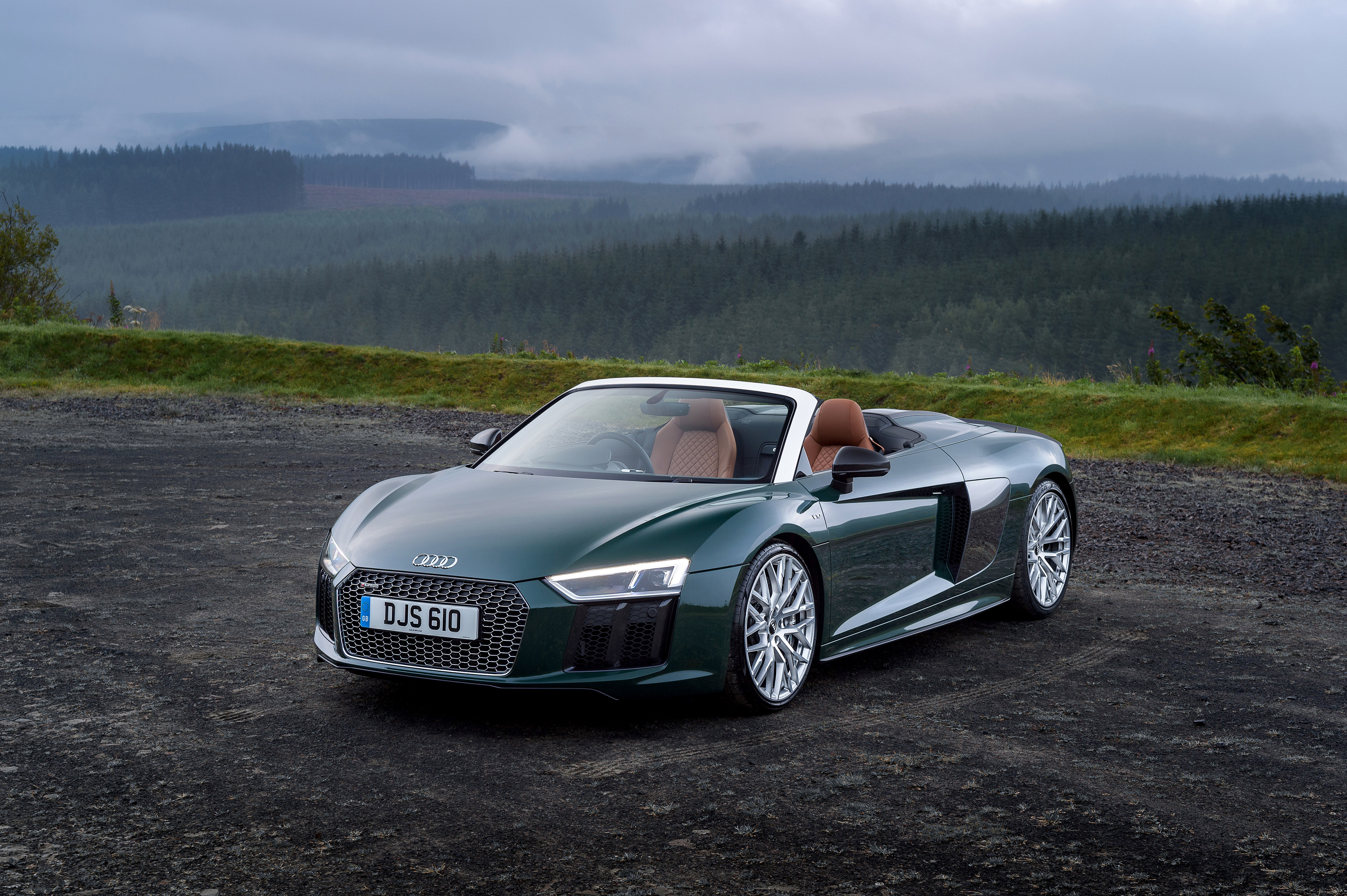 Audi R8 Spyder V10 Plus 2017 Wallpapers