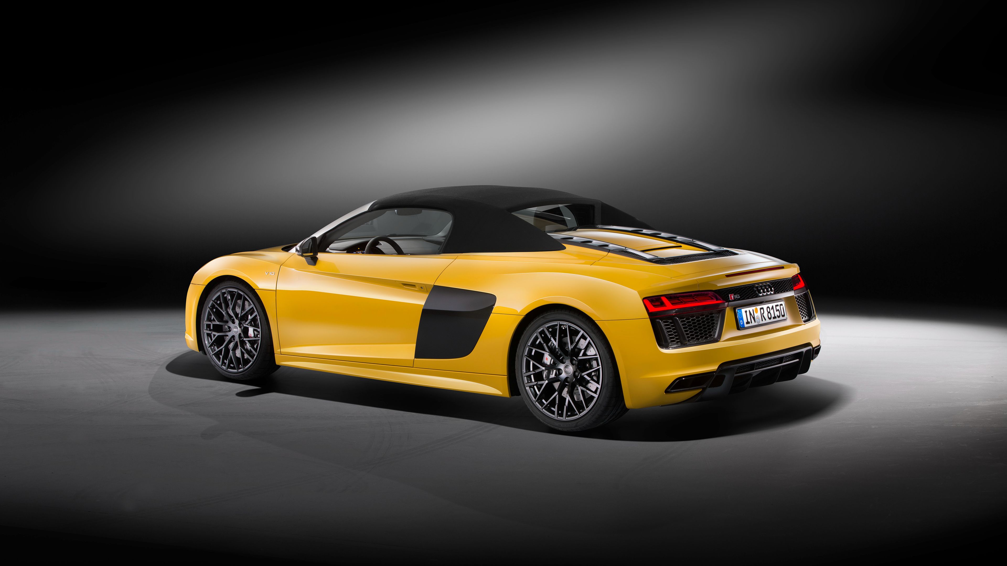 Audi R8 Spyder V10 Plus 2017 Wallpapers