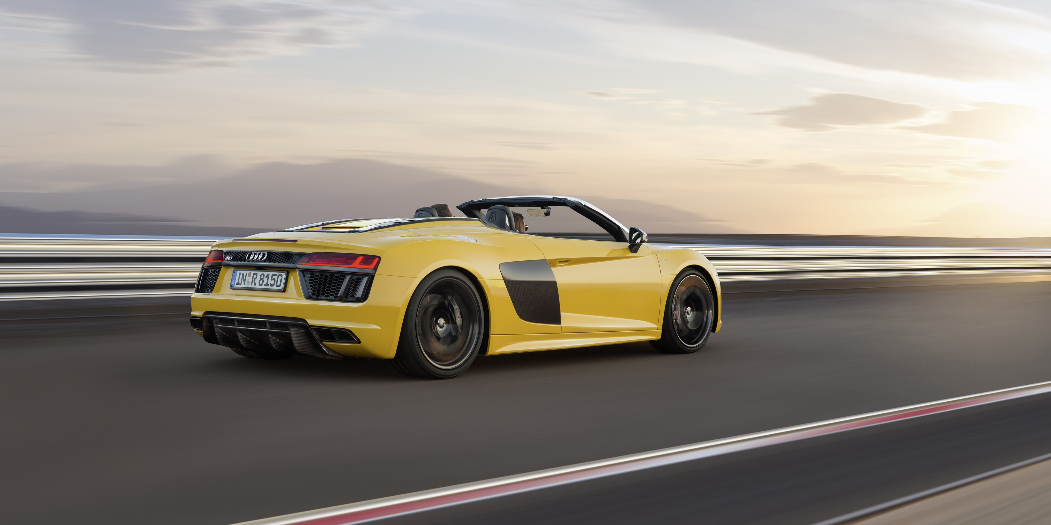 Audi R8 Spyder V10 Plus 2017 Wallpapers