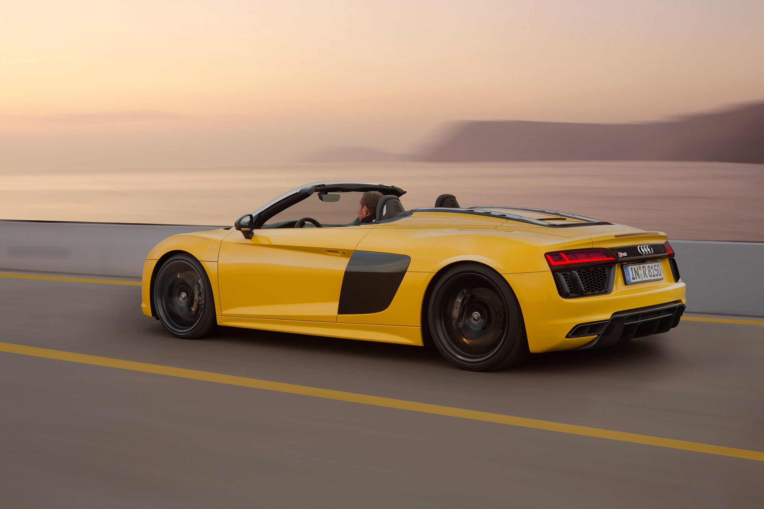 Audi R8 Spyder V10 Plus 2017 Wallpapers