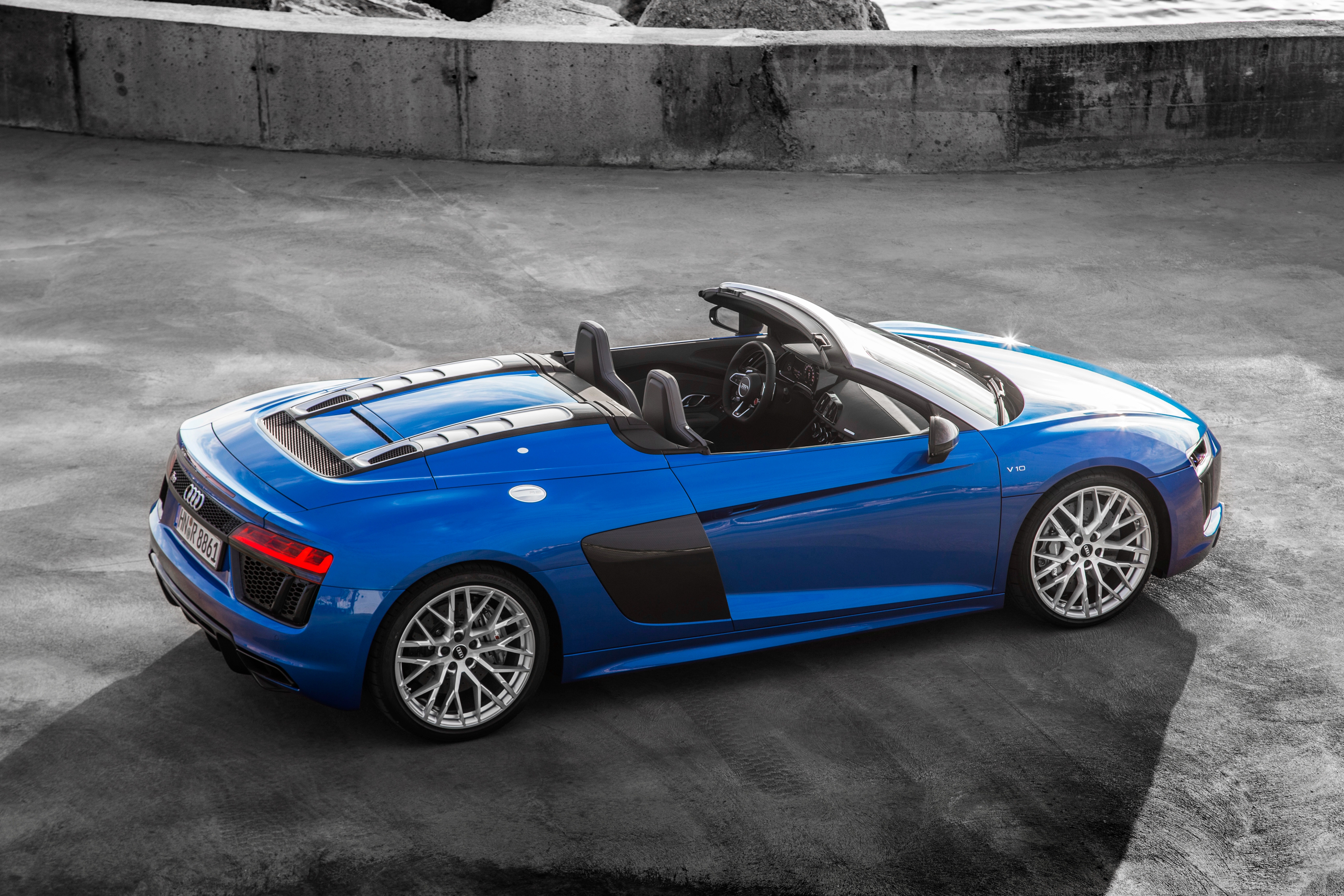 Audi R8 Spyder V10 Plus 2017 Wallpapers