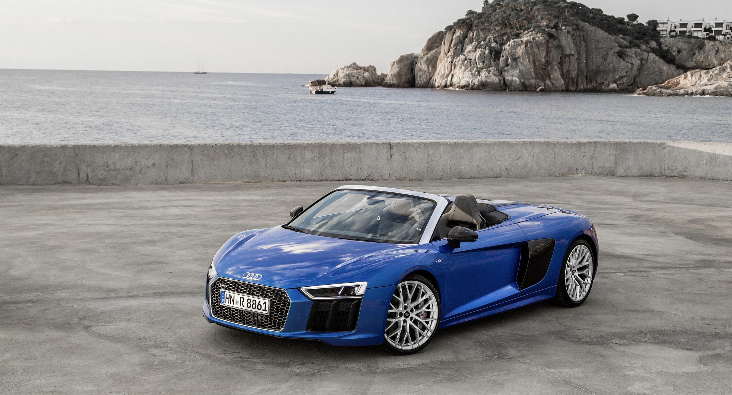 Audi R8 Spyder V10 Plus 2017 Wallpapers