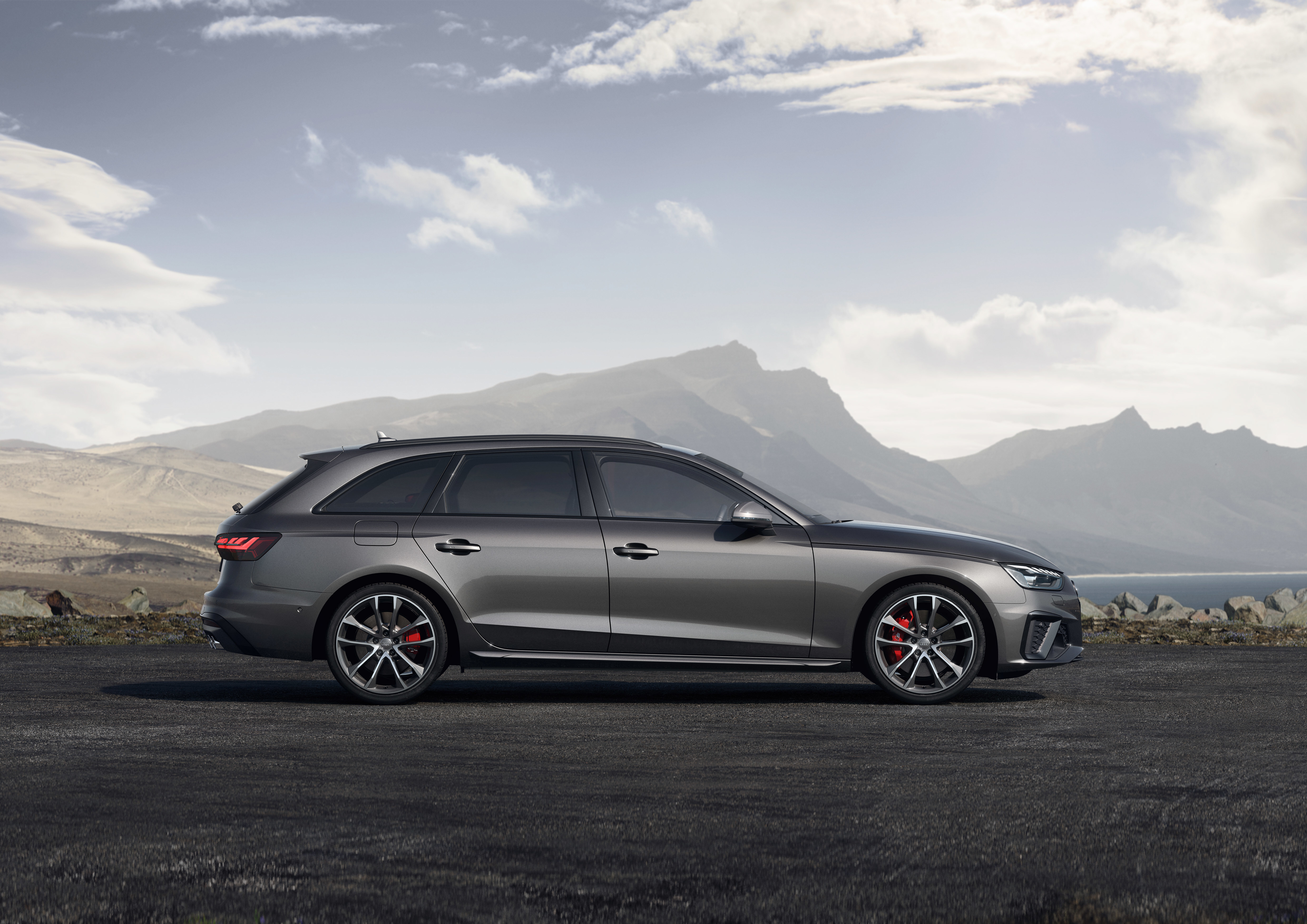 Audi S4 Avant Wallpapers