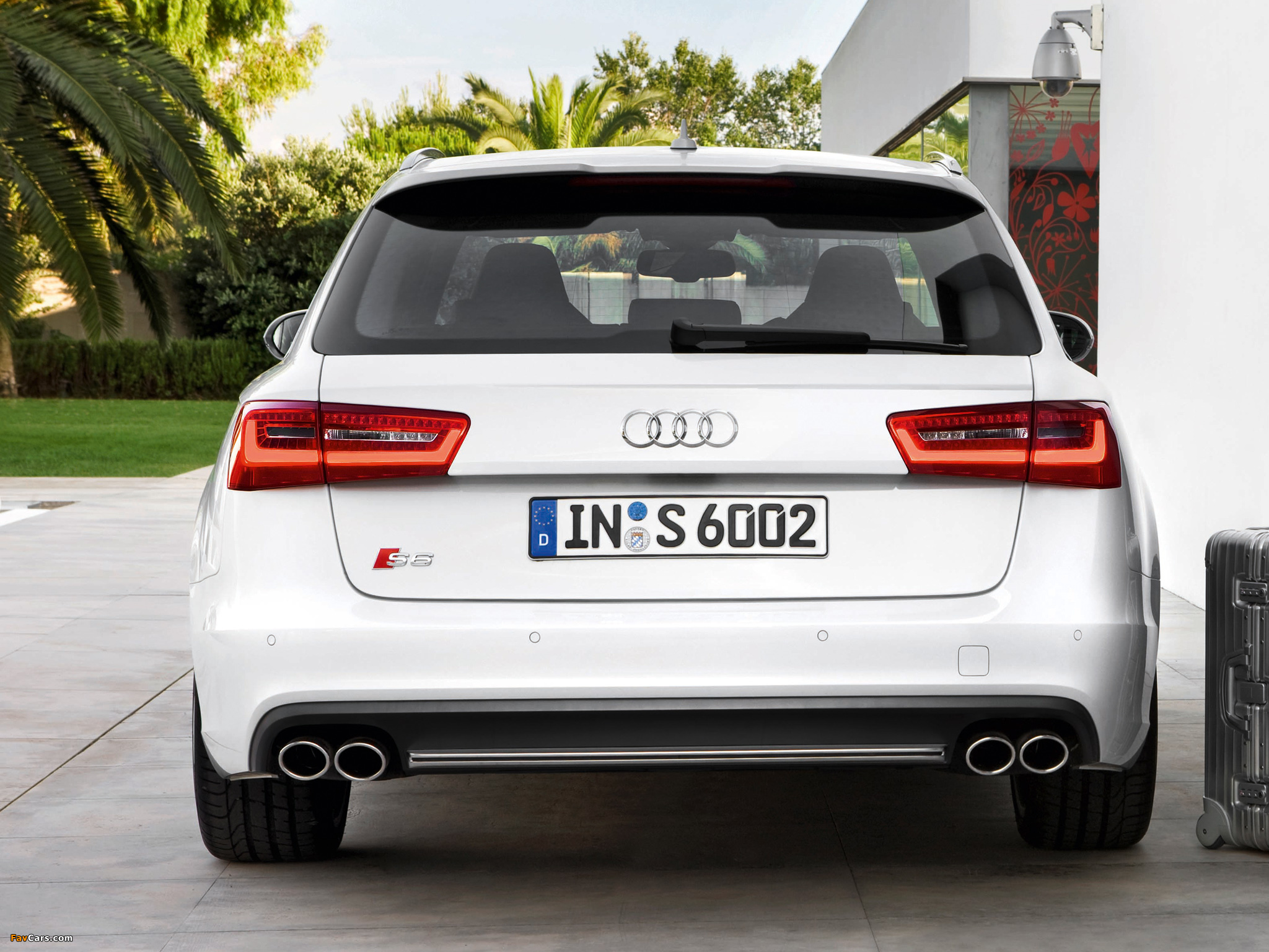 Audi S6 Avant Wallpapers