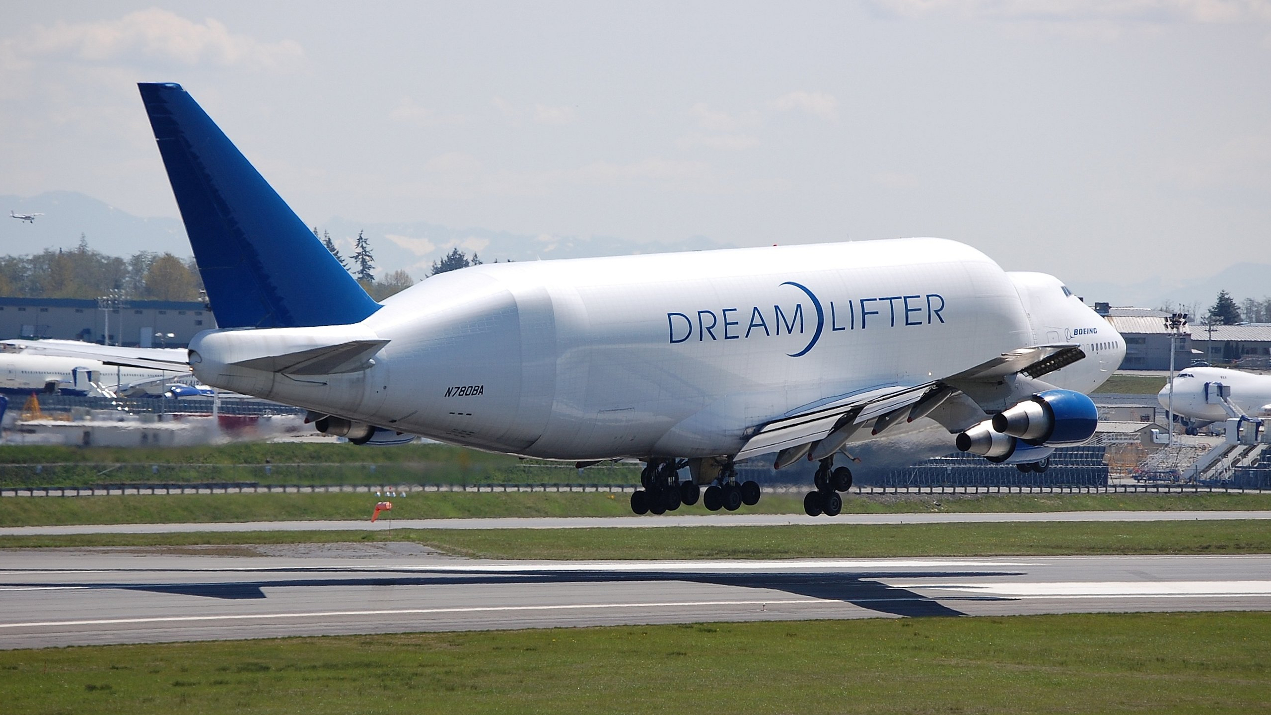 Boeing 747 Dreamlifter Wallpapers