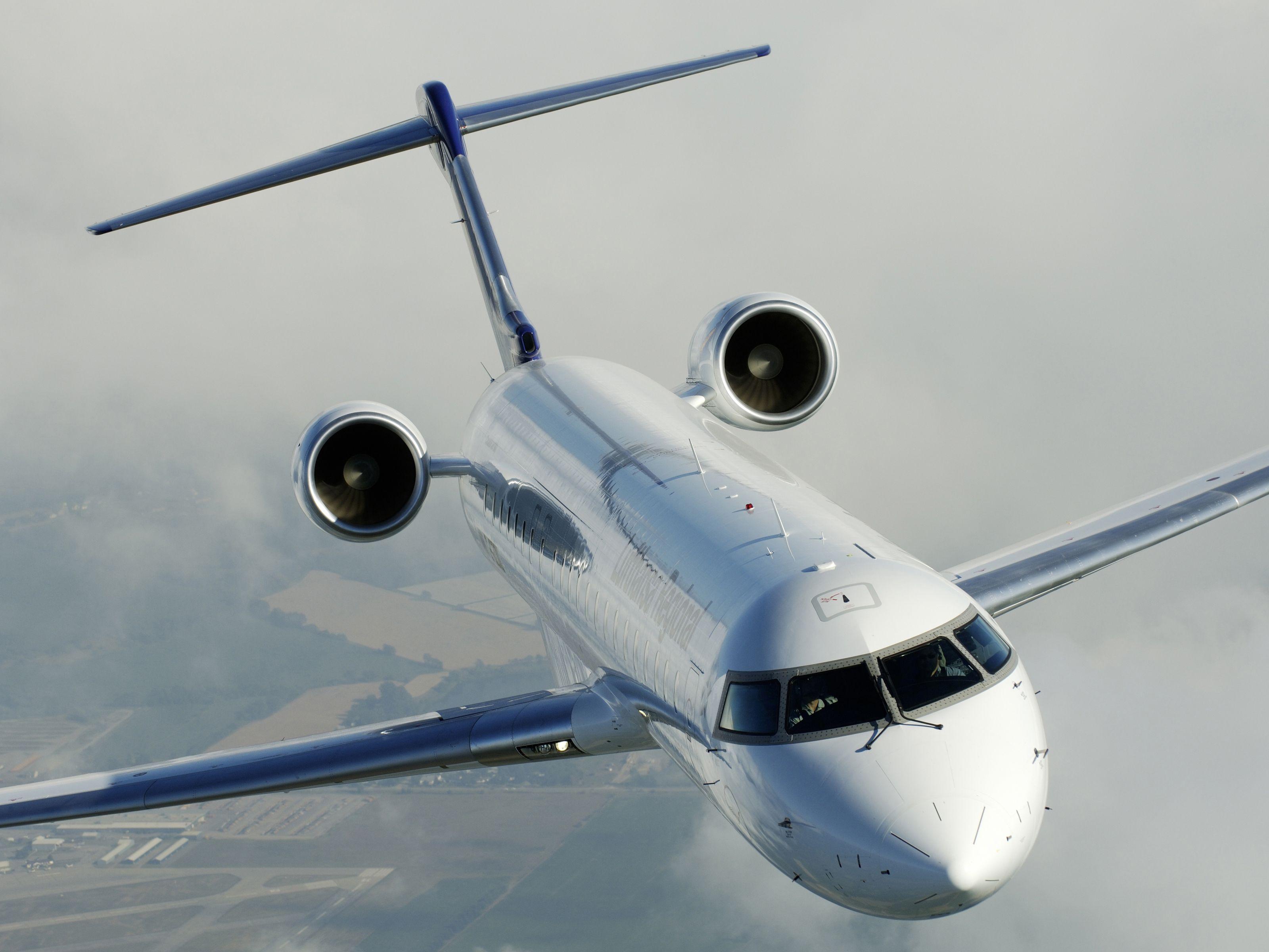 Bombardier Crj700 Wallpapers