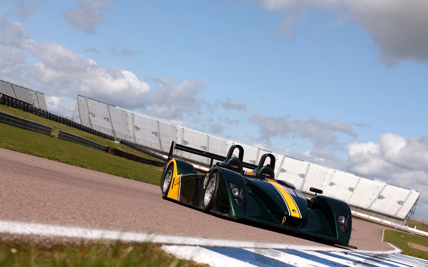 Caterham Lola Sp 300R Wallpapers