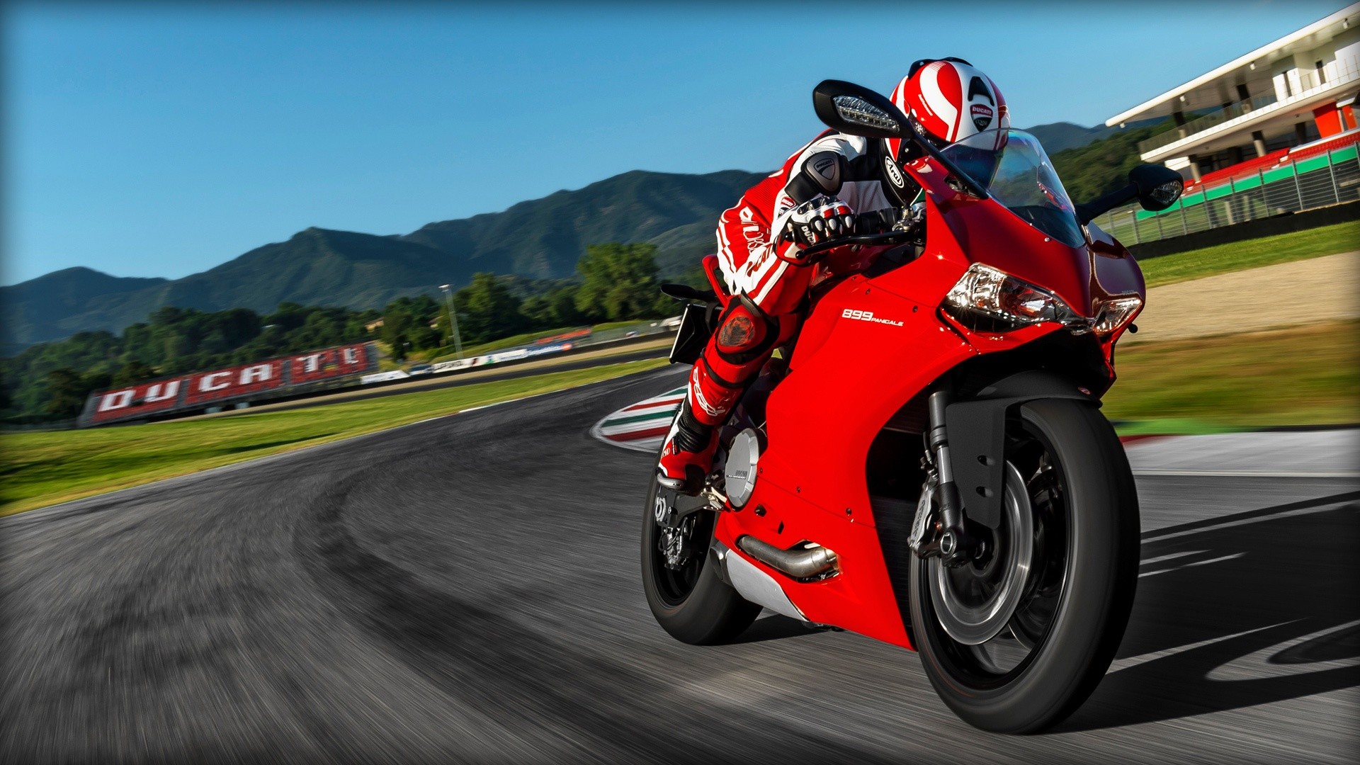 Ducati 899 Panigale Wallpapers