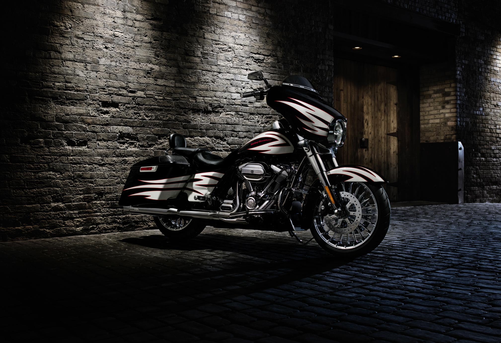 Harley-Davidson Street Glide Wallpapers