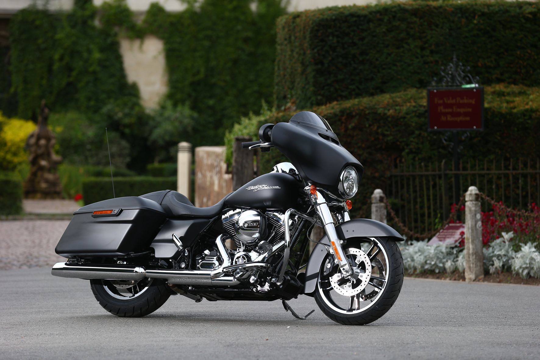 Harley-Davidson Street Glide Wallpapers