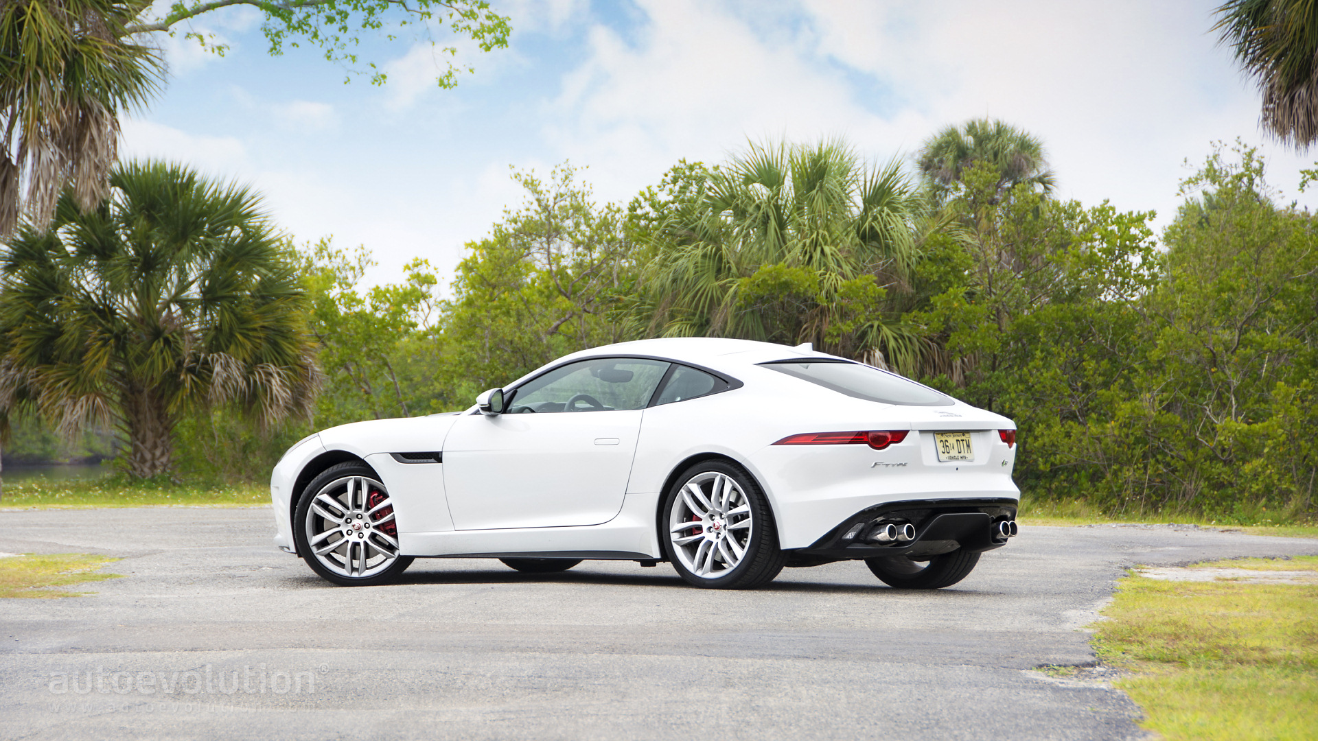 Jaguar F-Type S Coupe British Design Edition Wallpapers