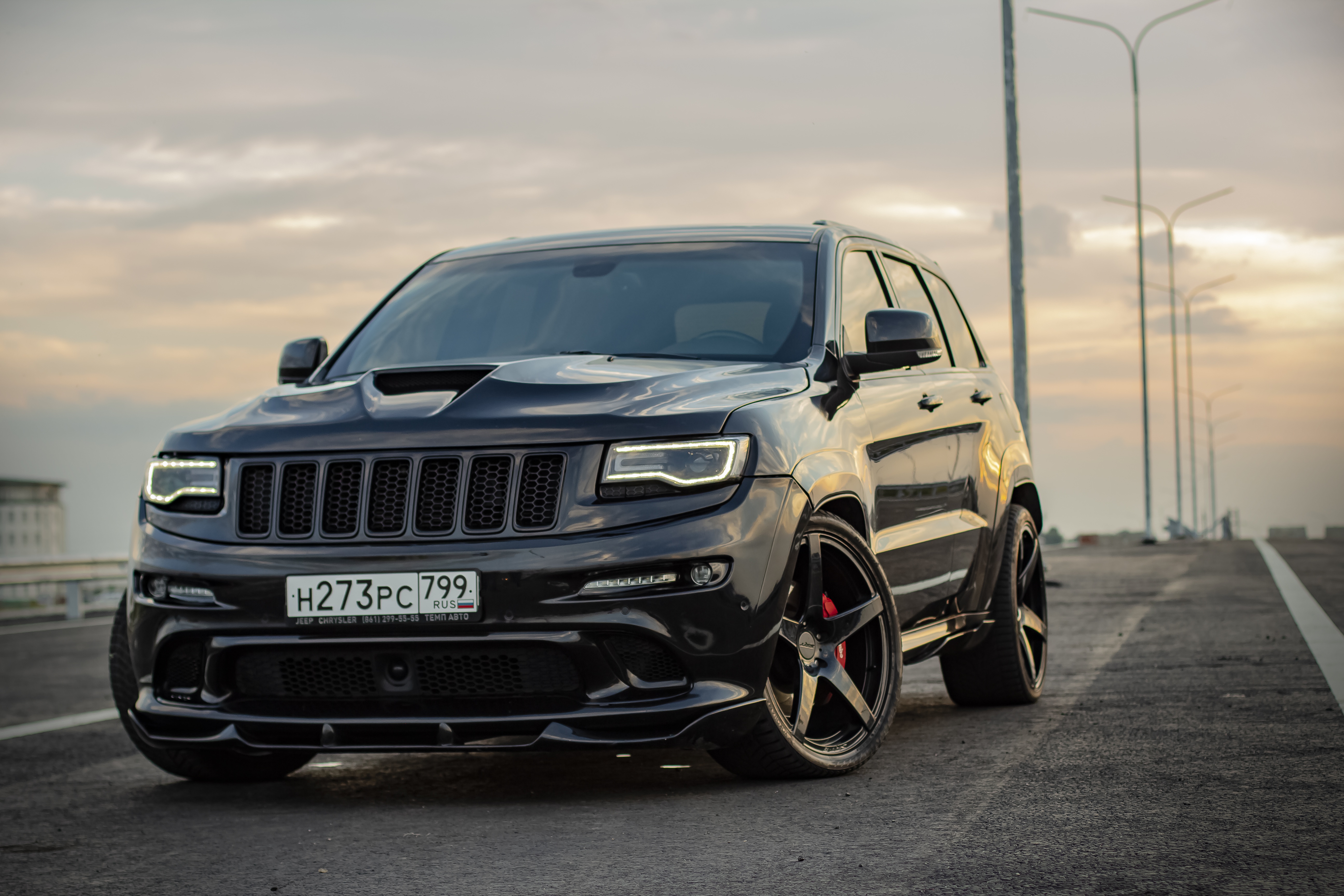 Jeep Grand Cherokee Wallpapers