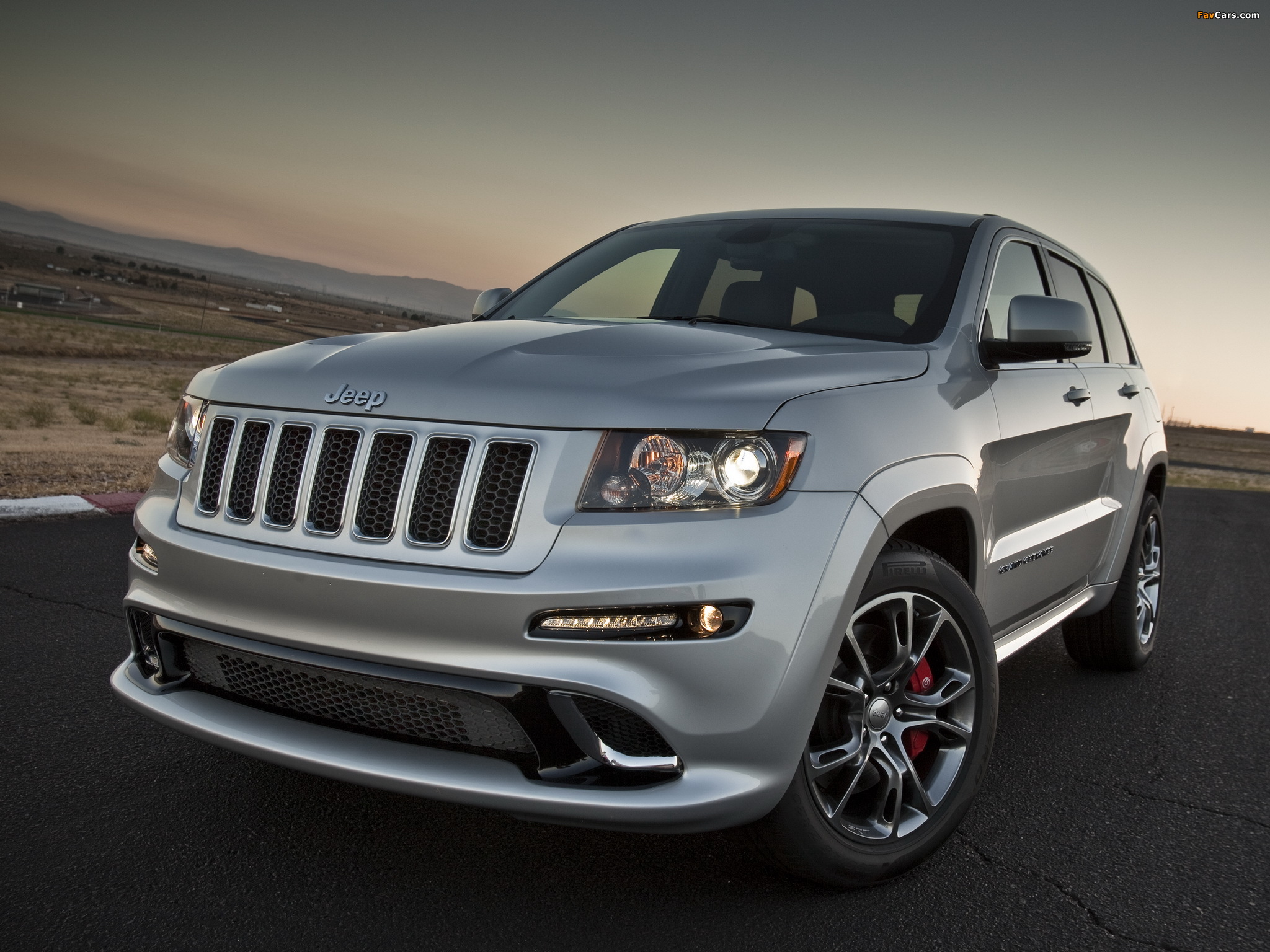 Jeep Grand Cherokee Srt8 Wallpapers