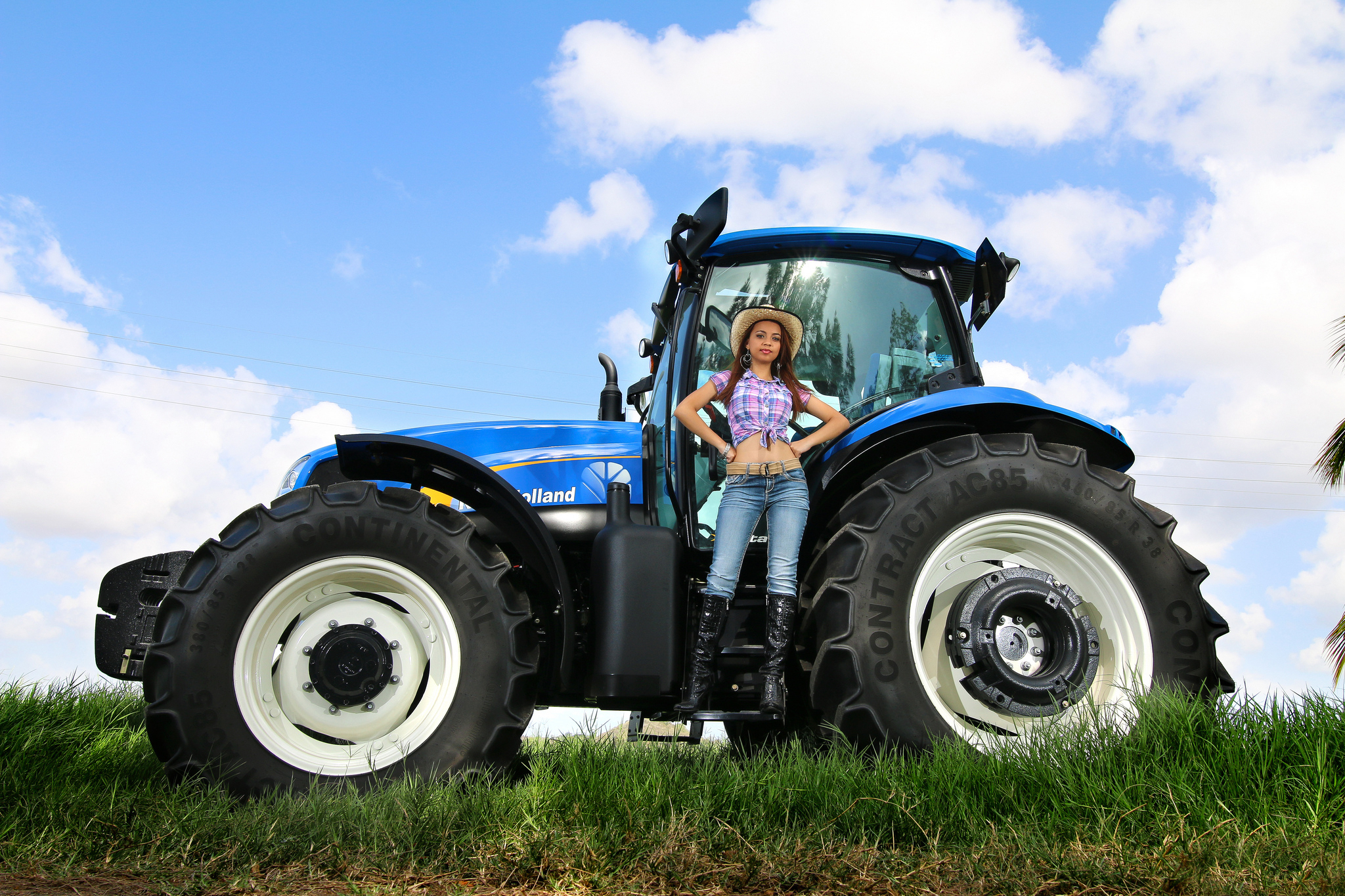 Lamborghini Tractor Wallpapers