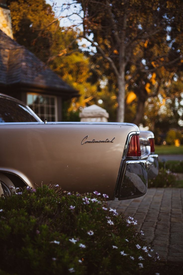 Lincoln Continental Wallpapers