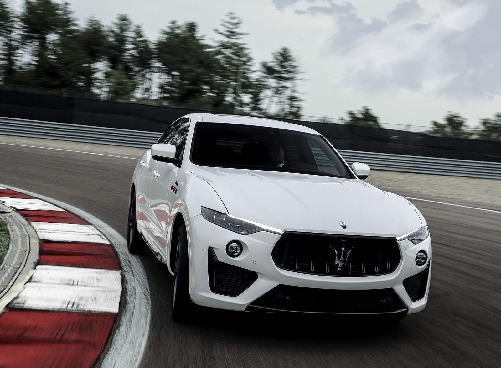 Maserati Levante Trofeo Futura Wallpapers