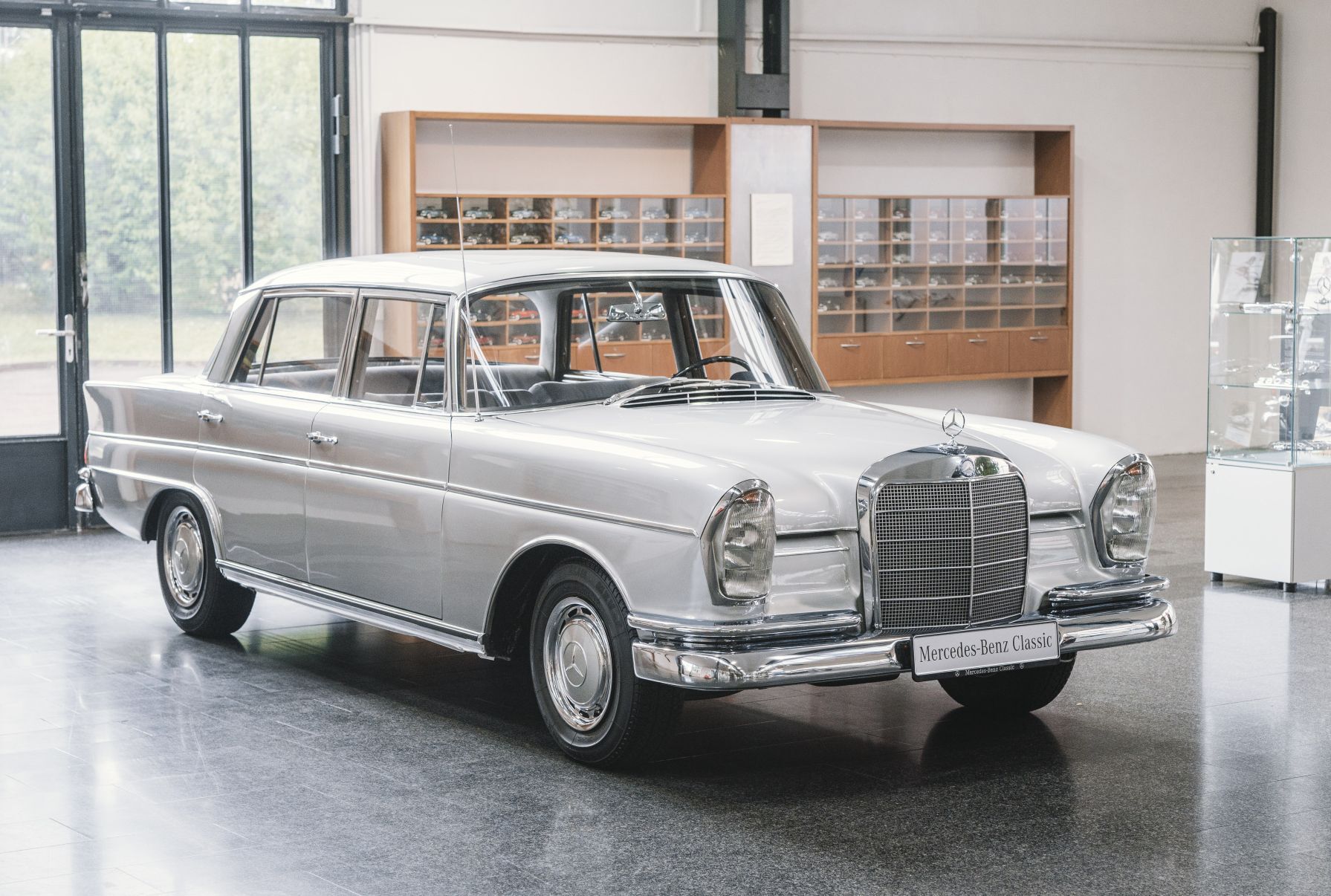 Mercedes-Benz 130 W23 2-Door Saloon Wallpapers