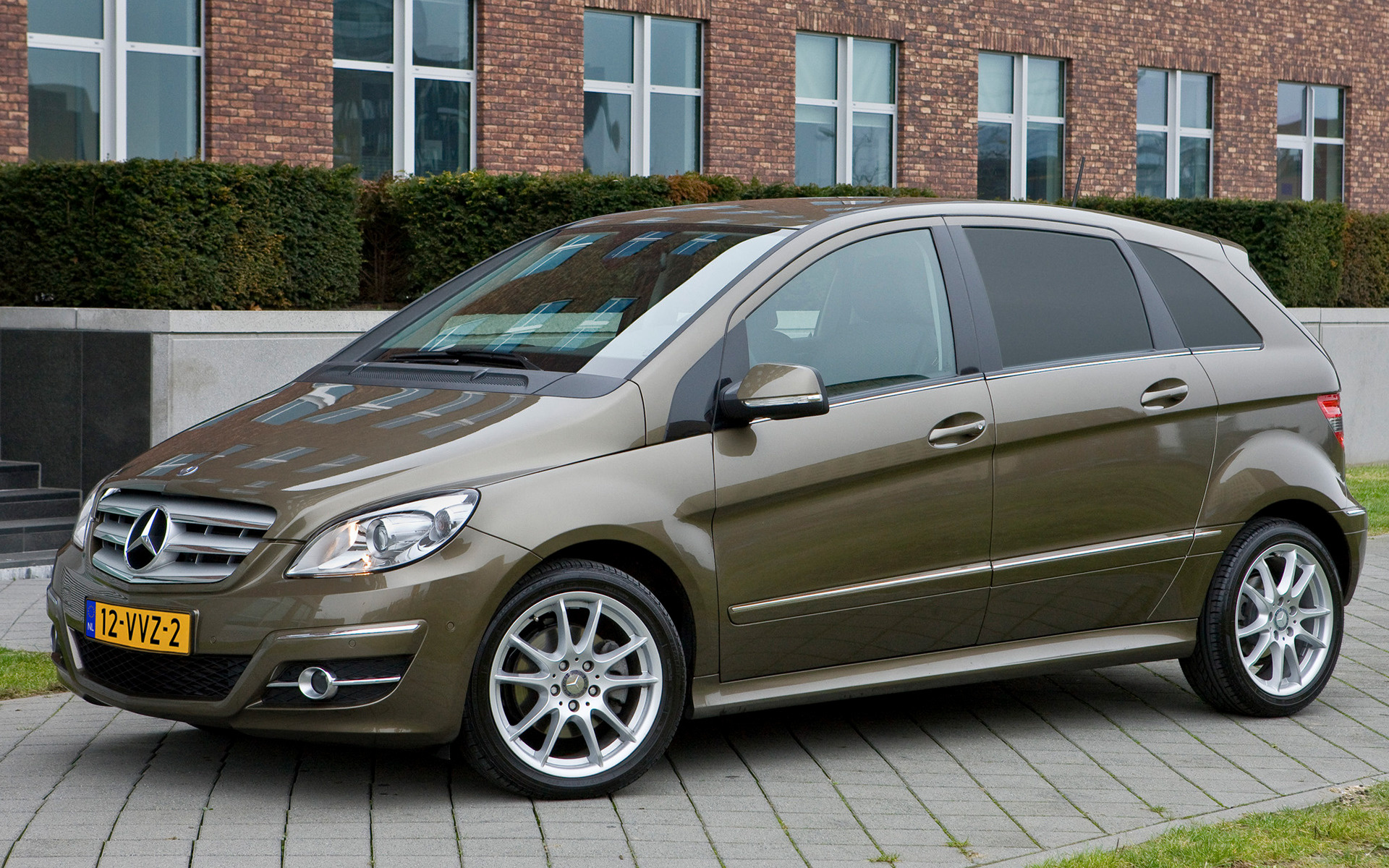 Mercedes-Benz B200 Wallpapers