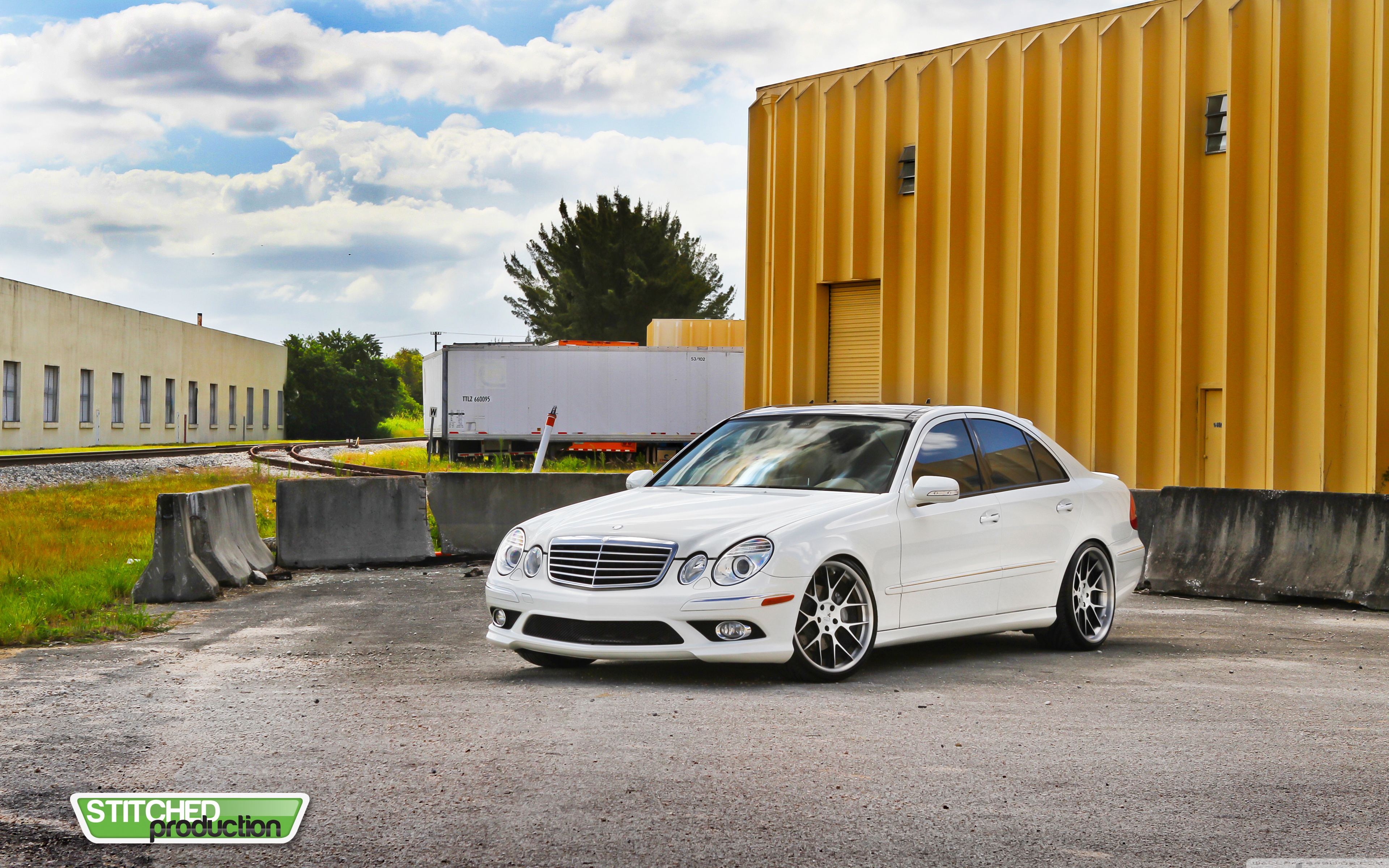 Mercedes-Benz E 350 Wallpapers