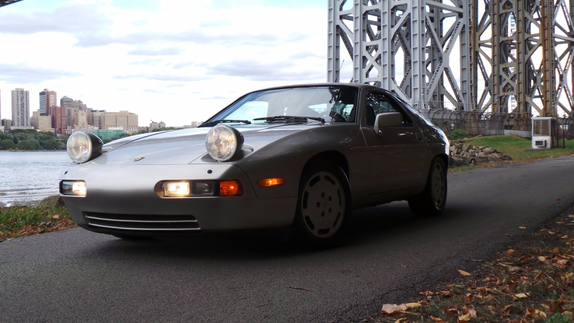 Porsche 928 S4 Wallpapers